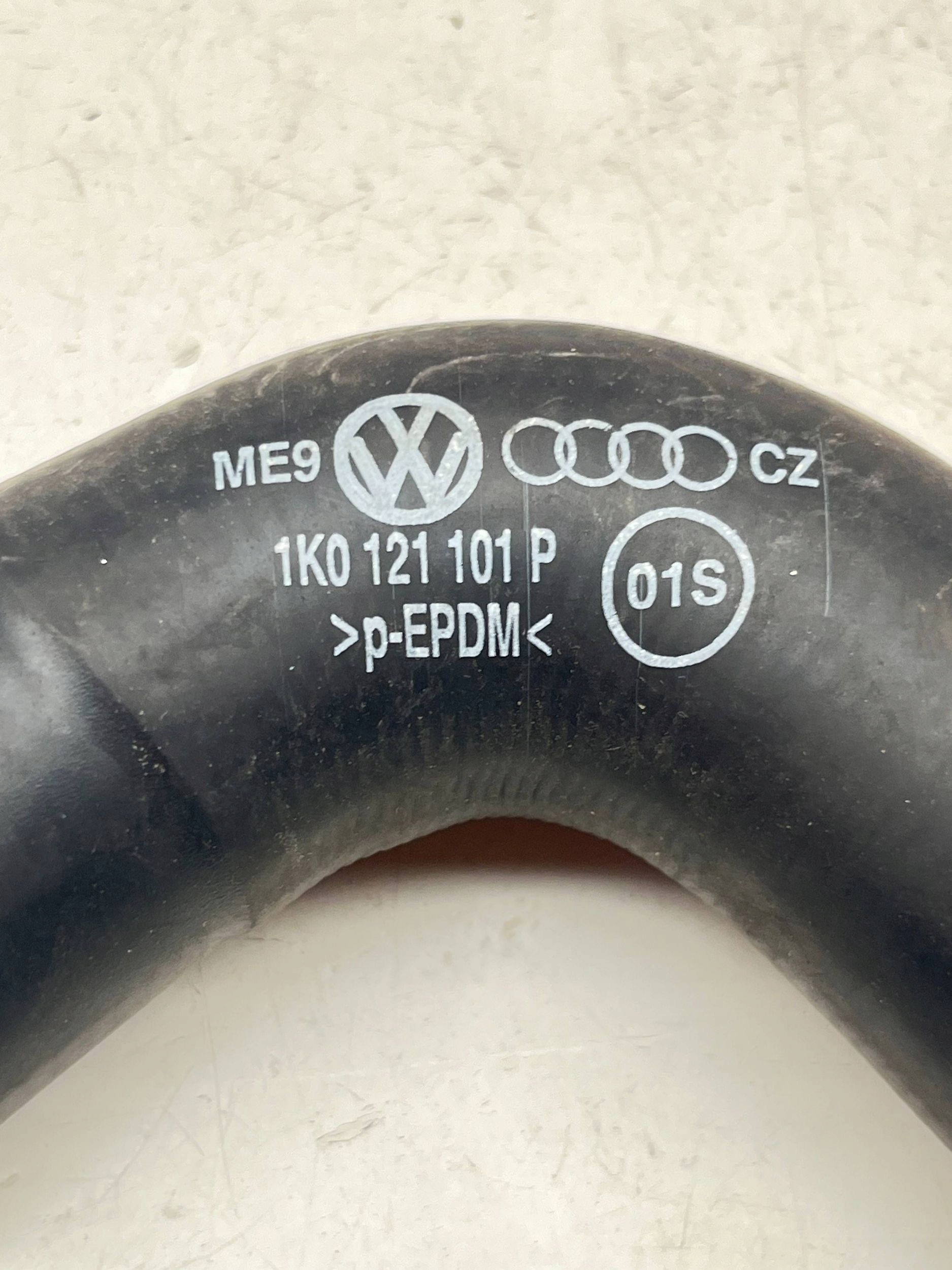 AUDI A3 SPORTBACK 8P hose upper radiator 1K0121101P !J
