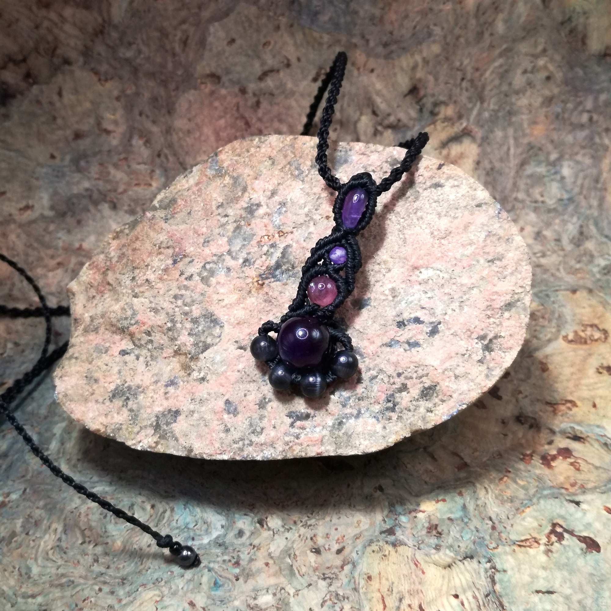 Králičí Tlapka amulet talisman pro štěstí Agt Ametyst Turmalín makramé