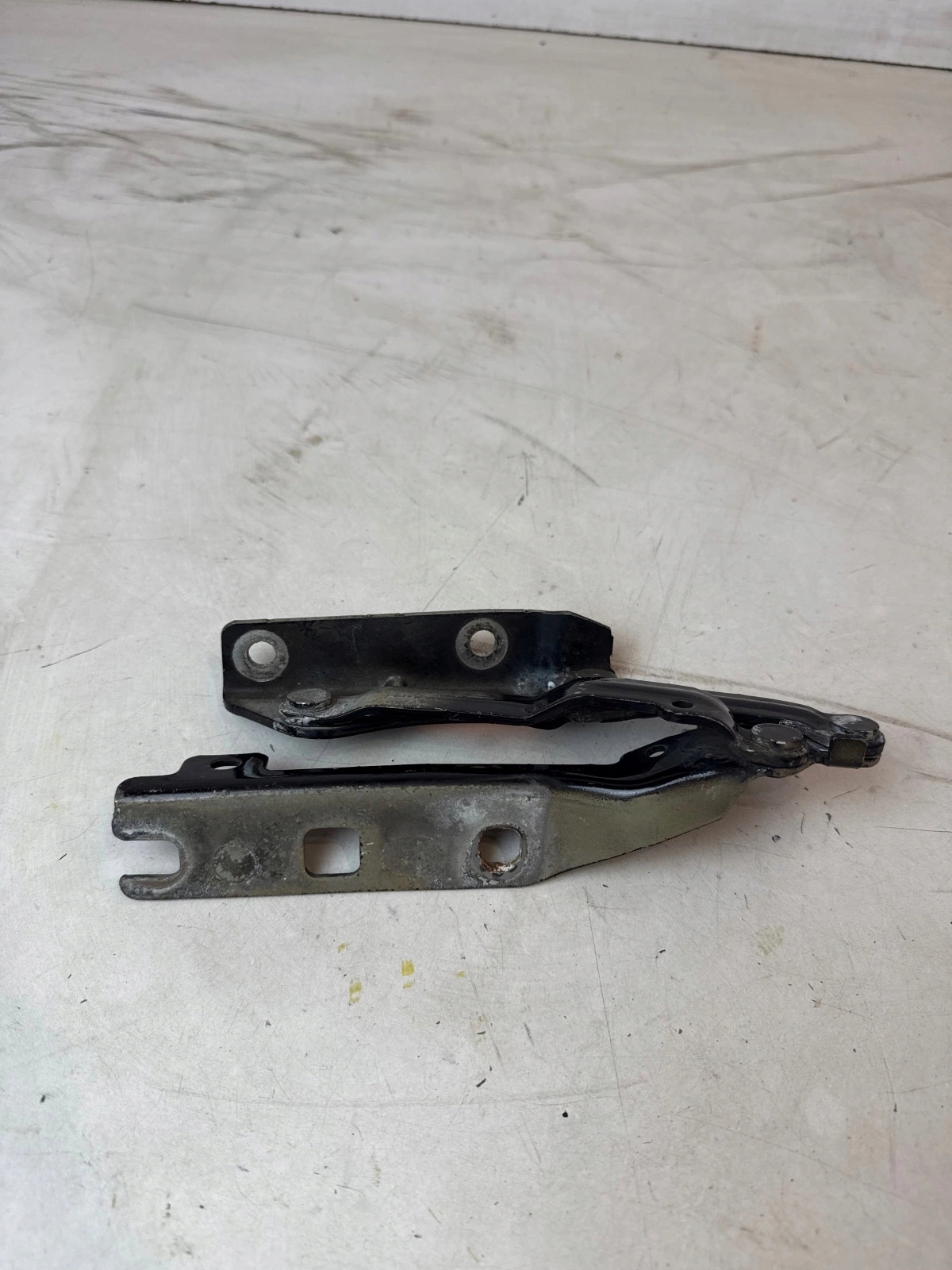 hinge bonnets front front right Volkswagen Golf V