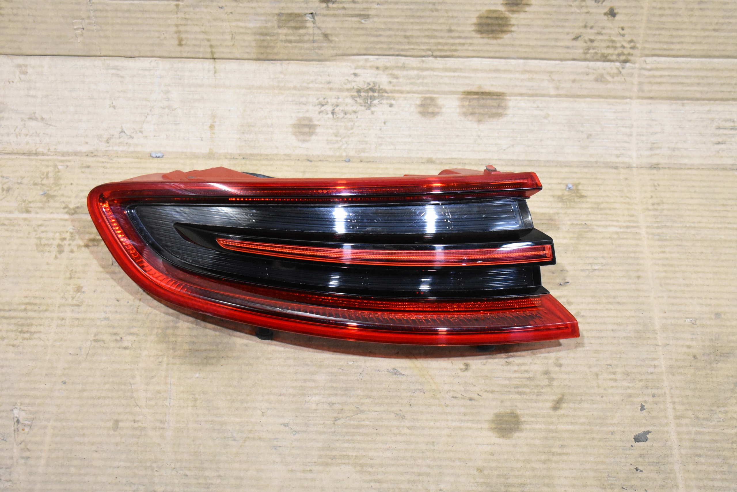 IDEALNA light rear left PORSCHE MACAN 1
