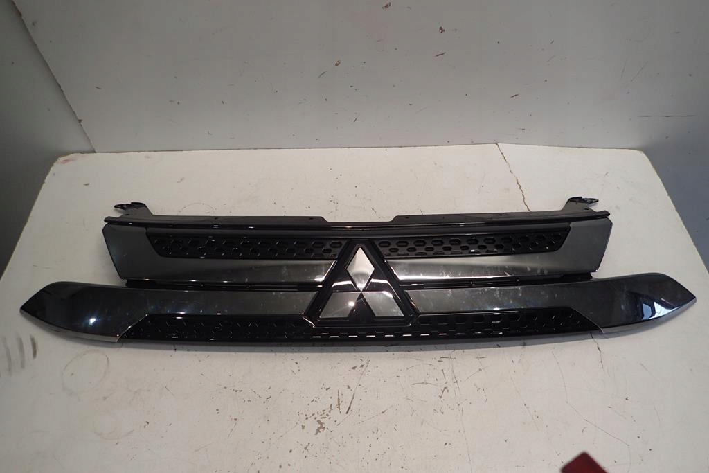 GRIGLIA MITSUBISHI OUTLANDER III LIFT 18