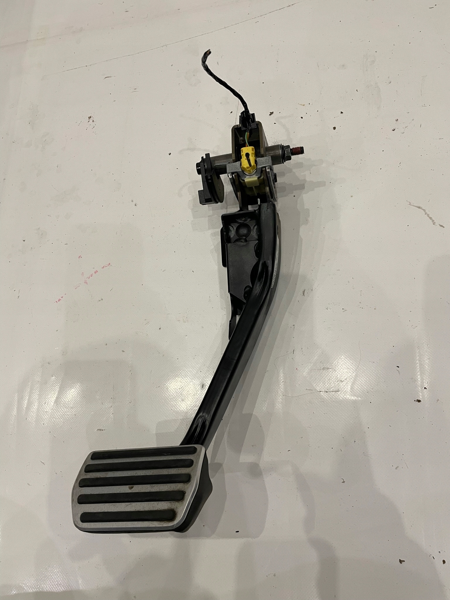 VOLVO XC90 ПИРОТЕХНИЧЕСКАЯ ПЕДАЛЬ ТОРМОЗА 31687069