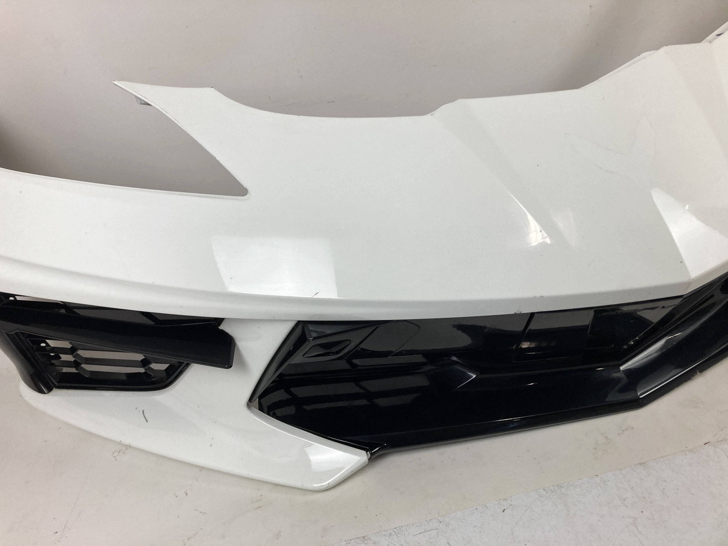 Chevrolet Corvette C8 Stingray Z51 frontstoßstange komplet 2020-26 OEM