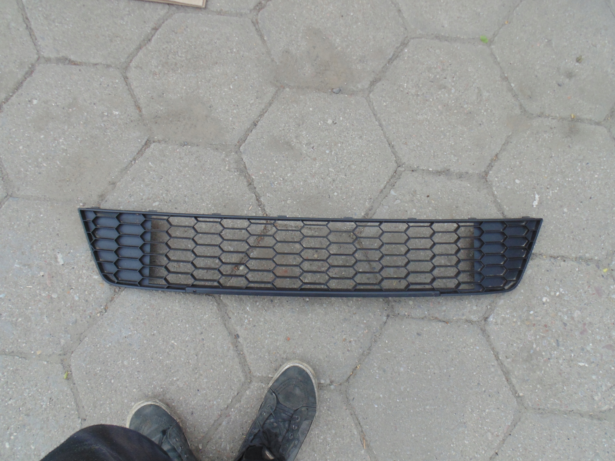 5E0853677B - Решетка бампера Octavia III VRS RS orginal