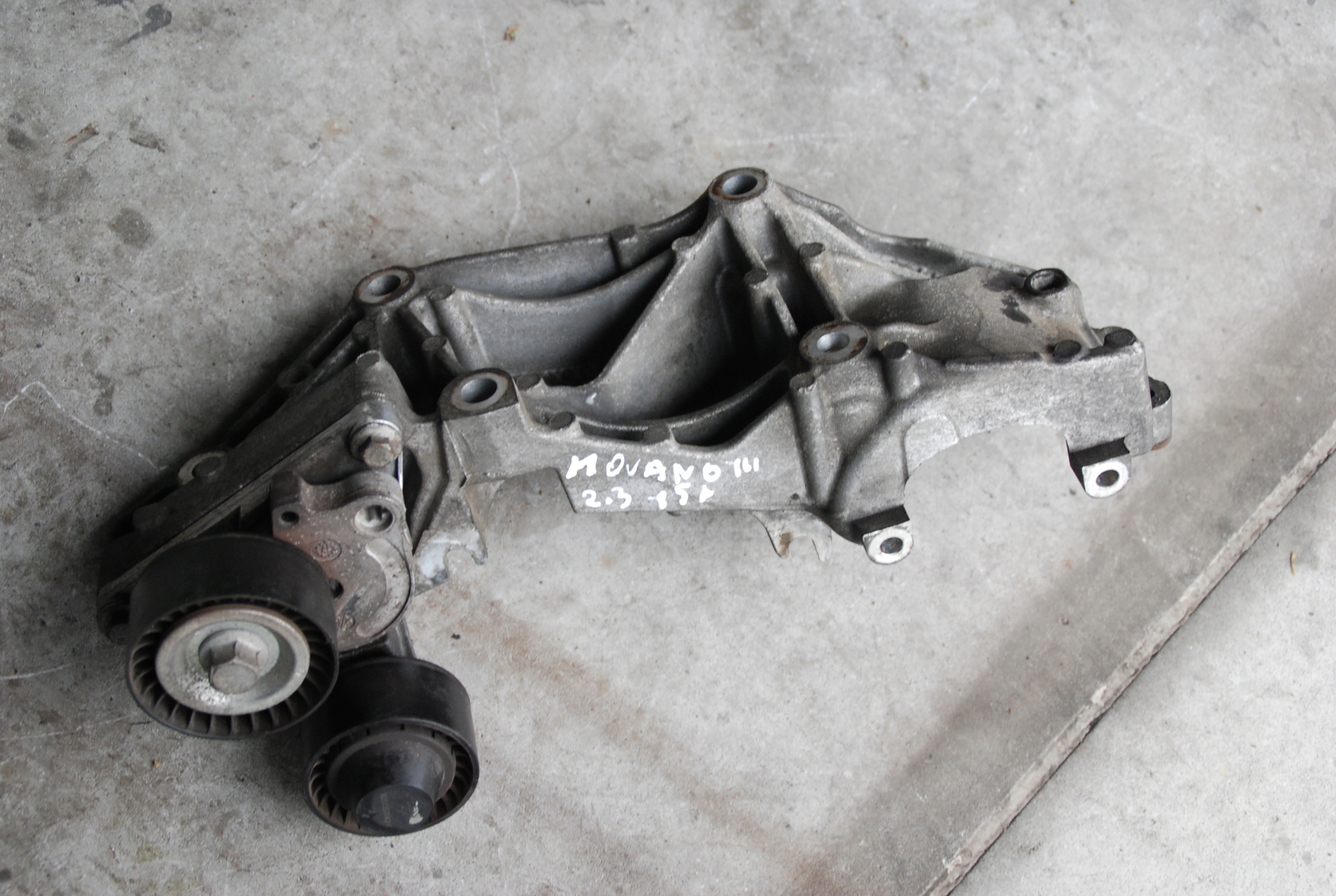 ŁAPA ALTERNATORA RENAULT MASTER III 117103703R