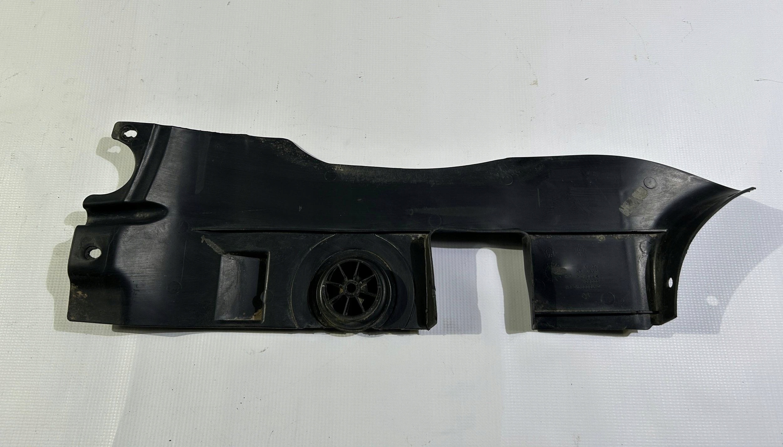 cover side lower chassis cover left Dodge Challenger 2008