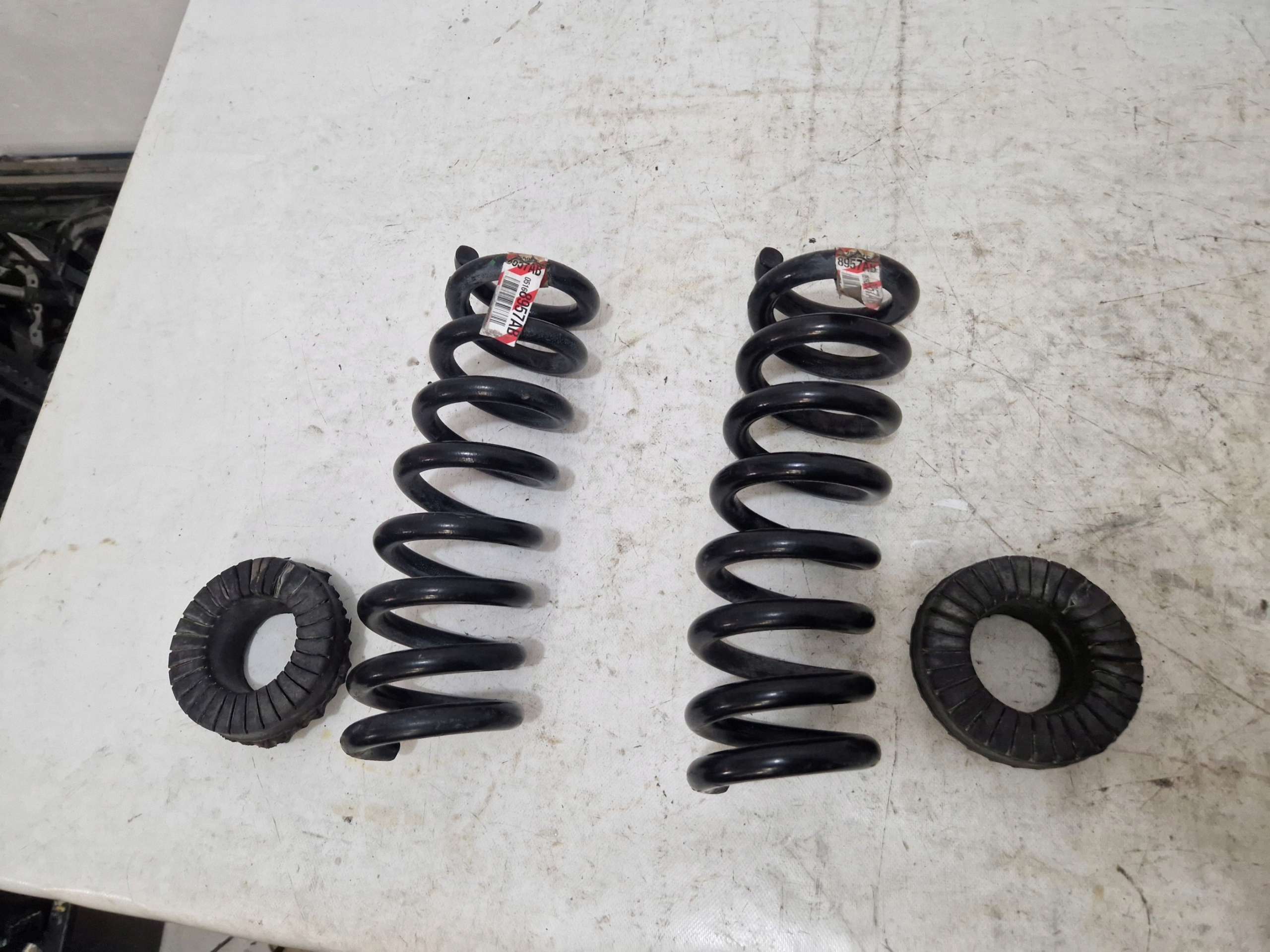 DODGE CHALLENGER CHARGER 15- spring rear part rear left = right 05168957AB