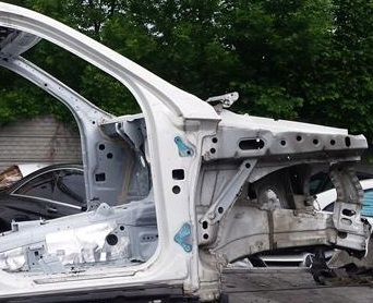 ЧЕТВЕРТЬ ЛОНЖЕРОН ПРАВЫЙ ПЕРЕД MERCEDES ОСНОВНОЙ X166
