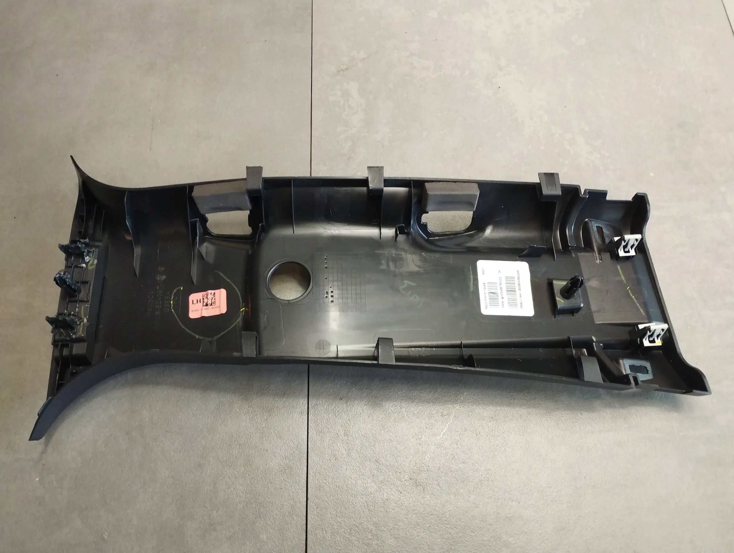 VW Amarok II cover SLUPKA left N1WBE24397AE