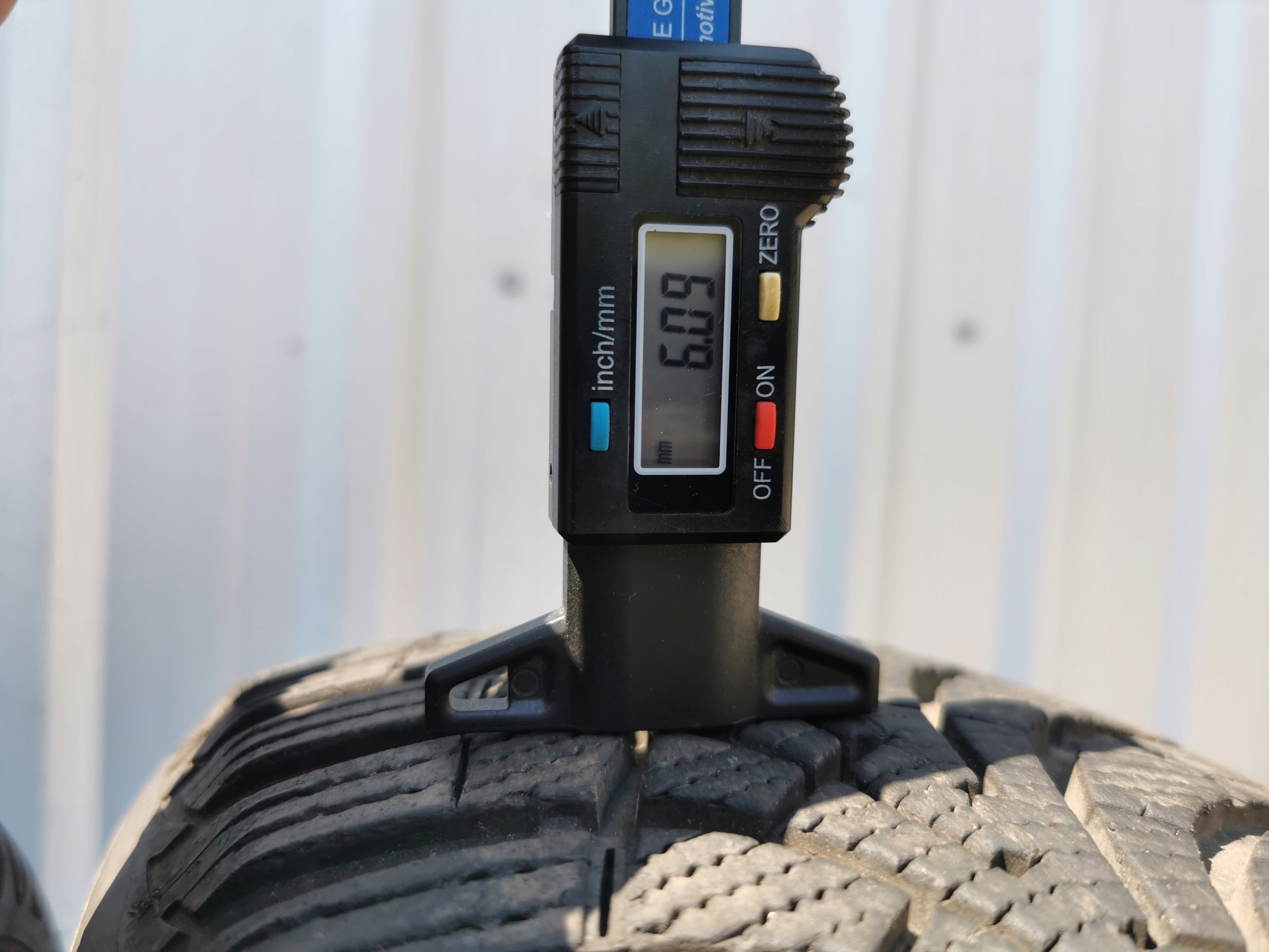 OPONY GOODYEAR ULTRAGRIP 9 195/60 R16 93H XL 2017R. Średnica 16