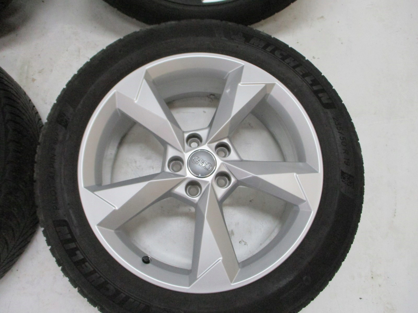 wheels discs tyres Audi Q3 83A M+S R19 83A601025N