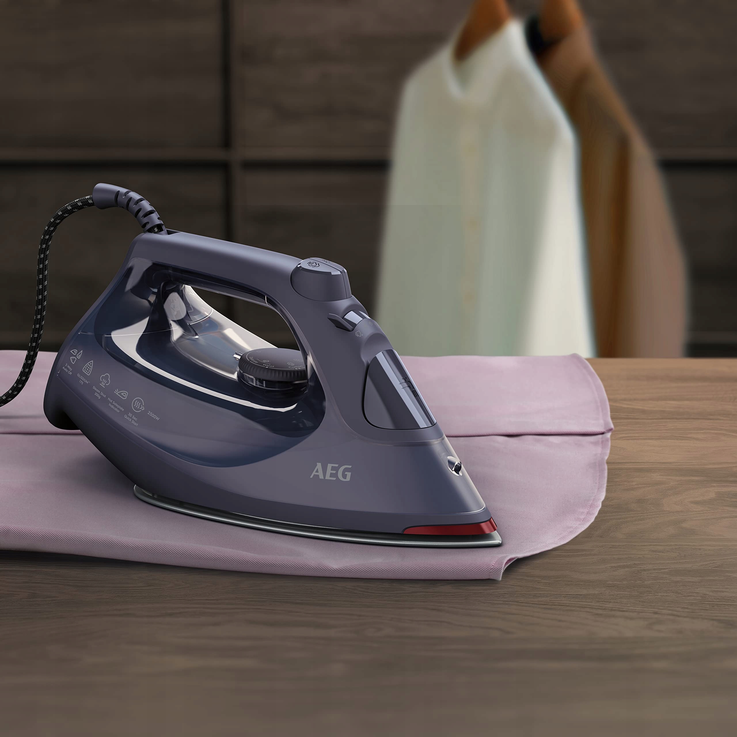 AEG Żelazko 2500W 200g Uderzenie Parowe Antywapienny — miniatura 8