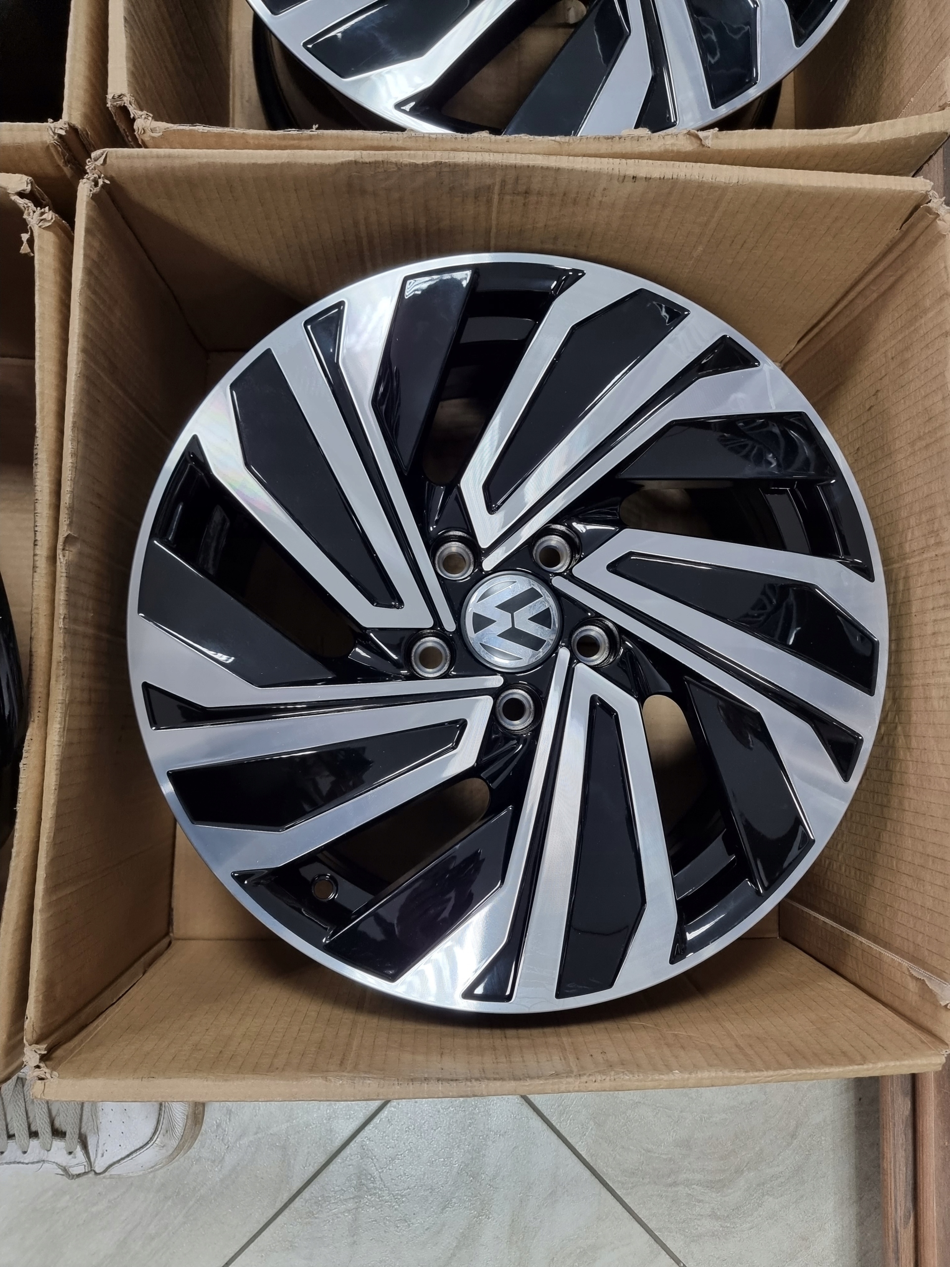 FELGI 17 VW JETTA T ROC GOLF TIGUAN TURAN VENTO Bolts pattern 5x112