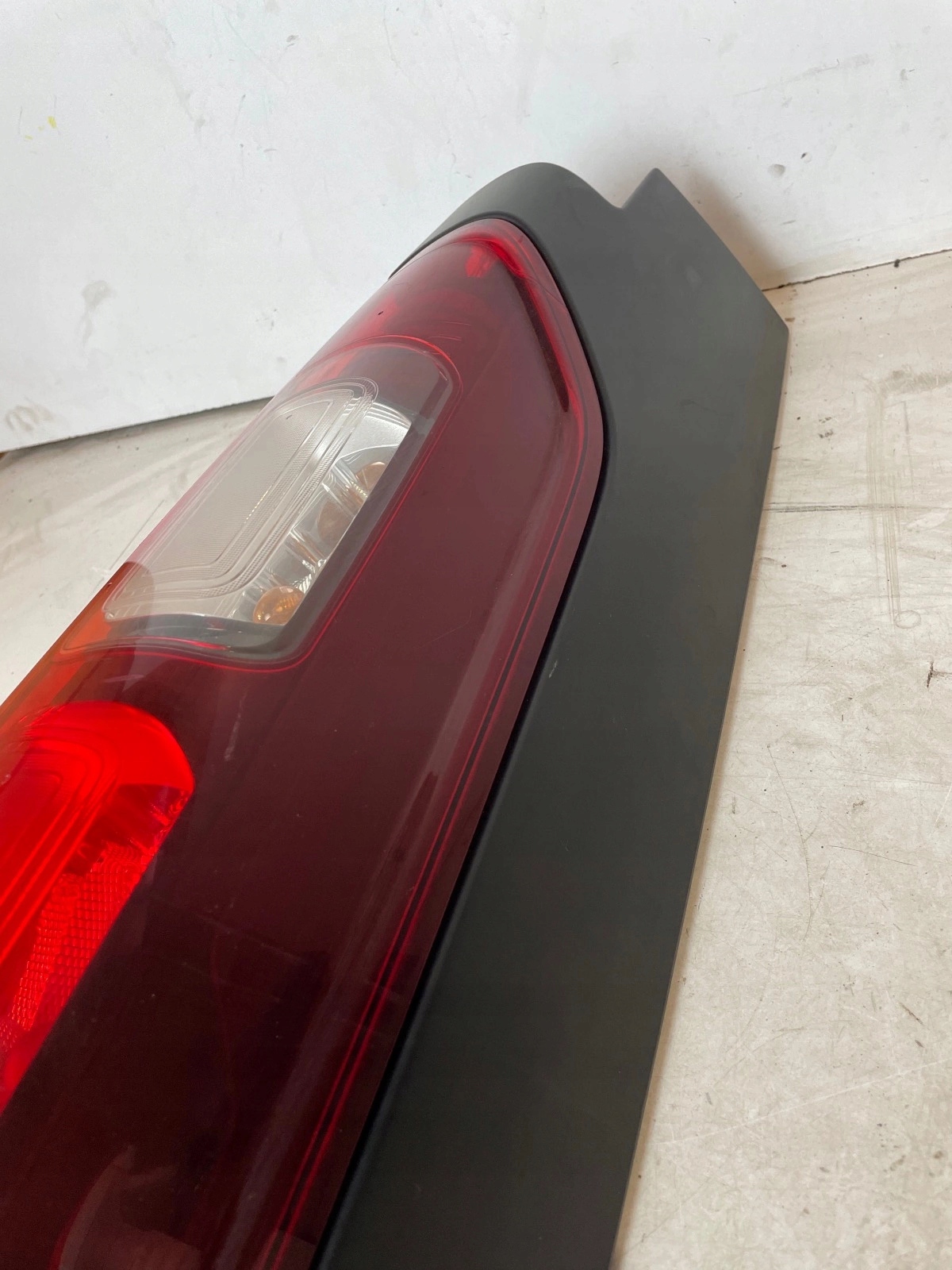 light rear part rear right Renault Trafic III Lift