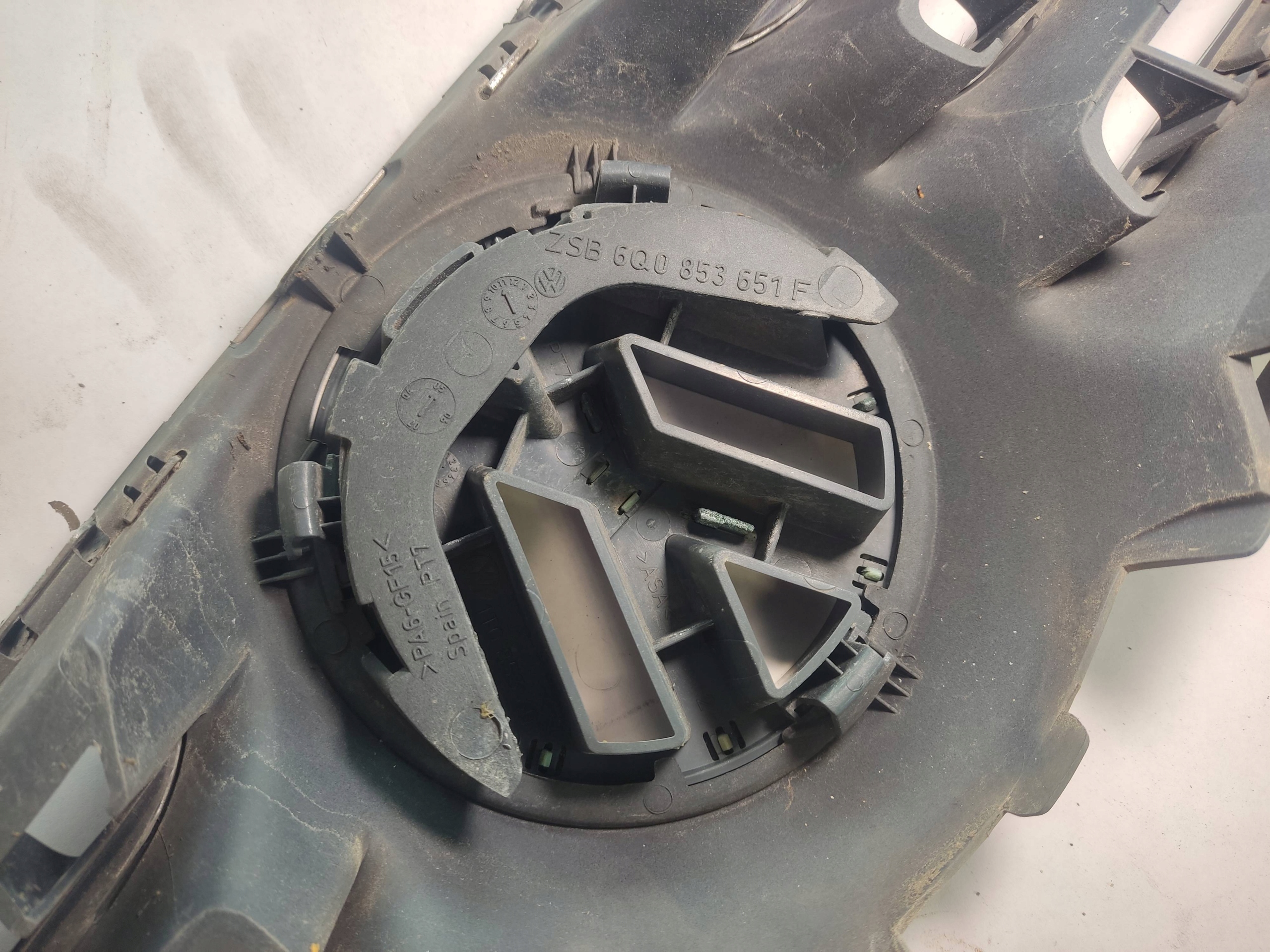 Grill VOLKSWAGEN Polo IV 1.2B 2005