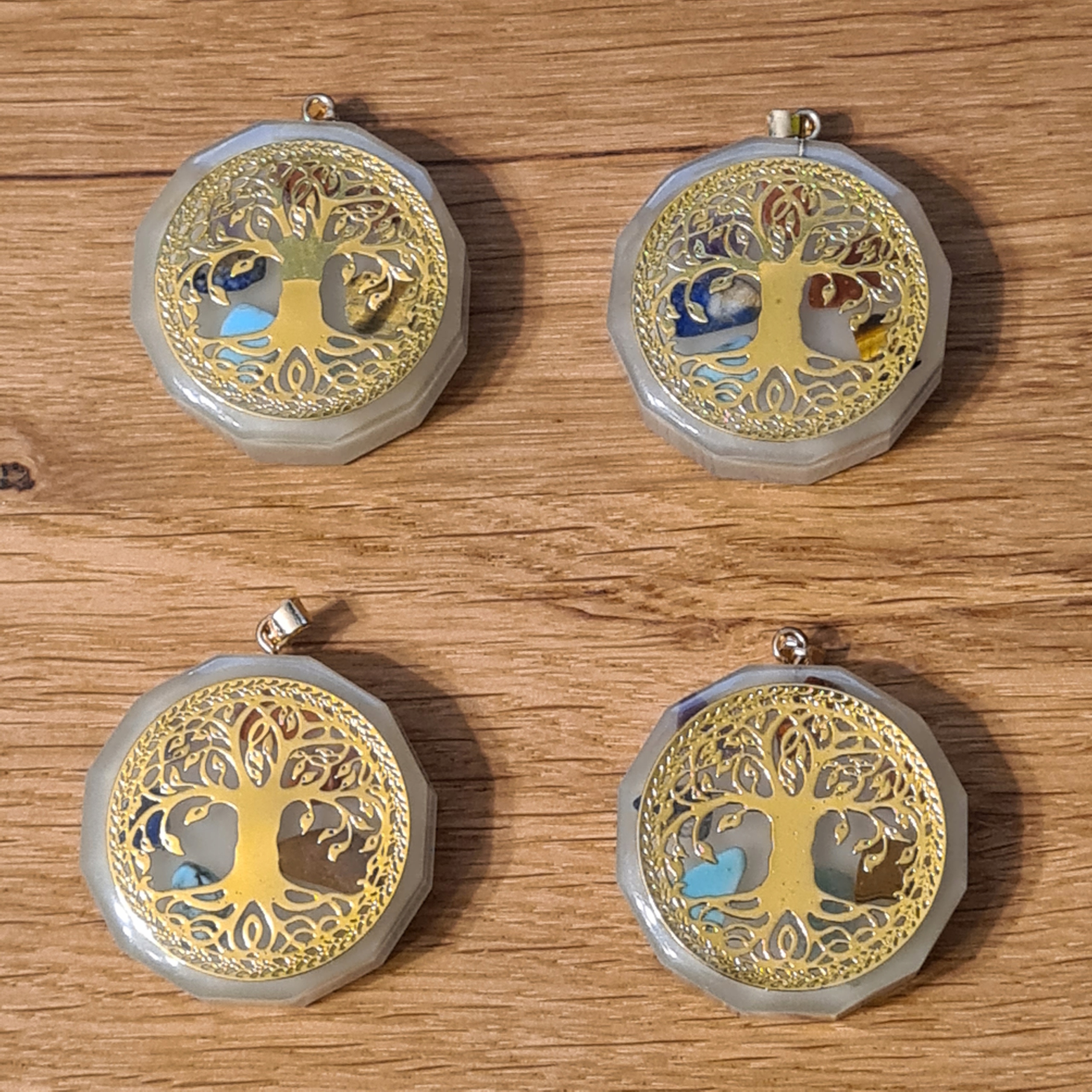 ŚWIECĄCY BRELOK LUMINESCENCYJNY DRZEWO ŻYCIA AMETYST TURKUS OPAL ZAWIESZKA Cechy dodatkowe karabińczyk