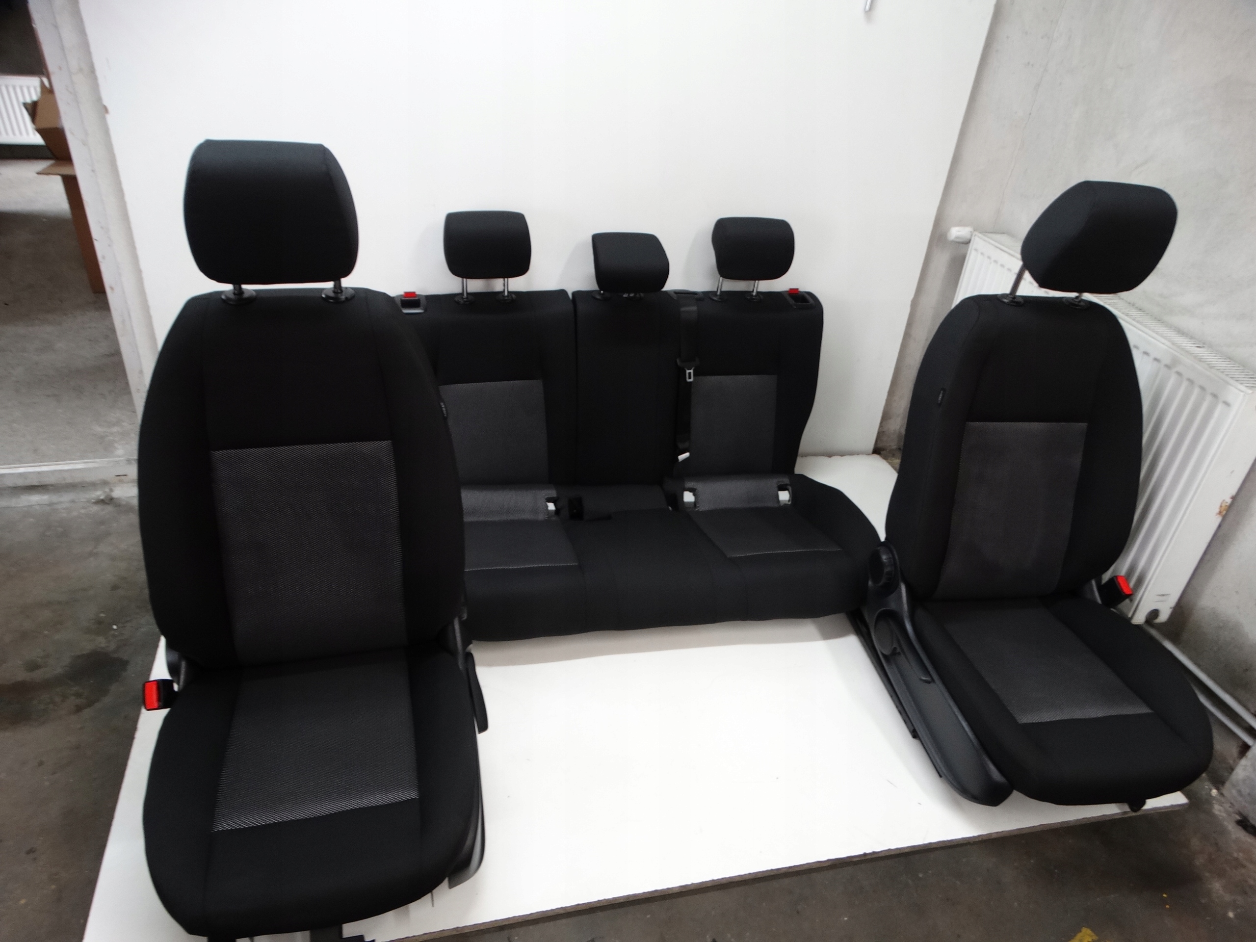 КОМПЛЕКТ СИДІНЬ MERCEDES КЛА W118 Стрілянина Номер