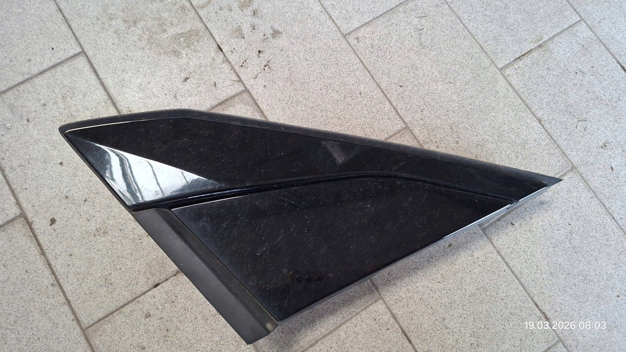 Trojkat window bodywork rear part side right Renault Rafale 833807622R
