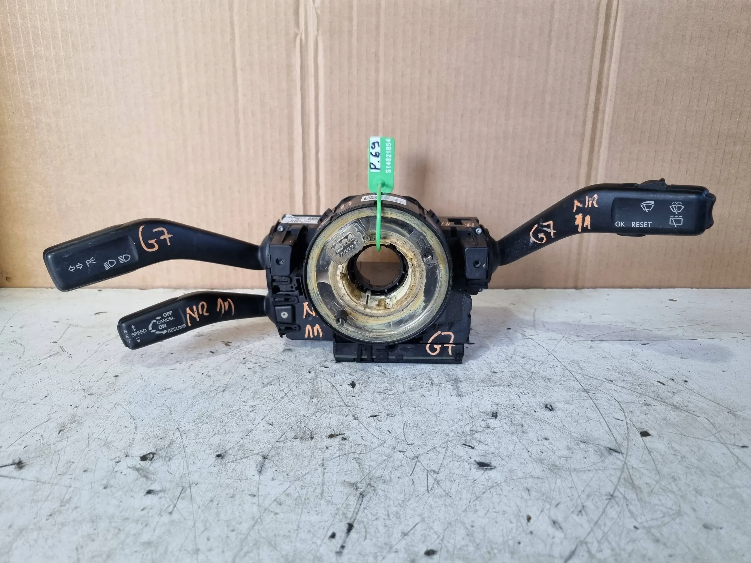 steering wheel levers and controls control ring 3C9953513C 3C0953549A VW PASSAT B6