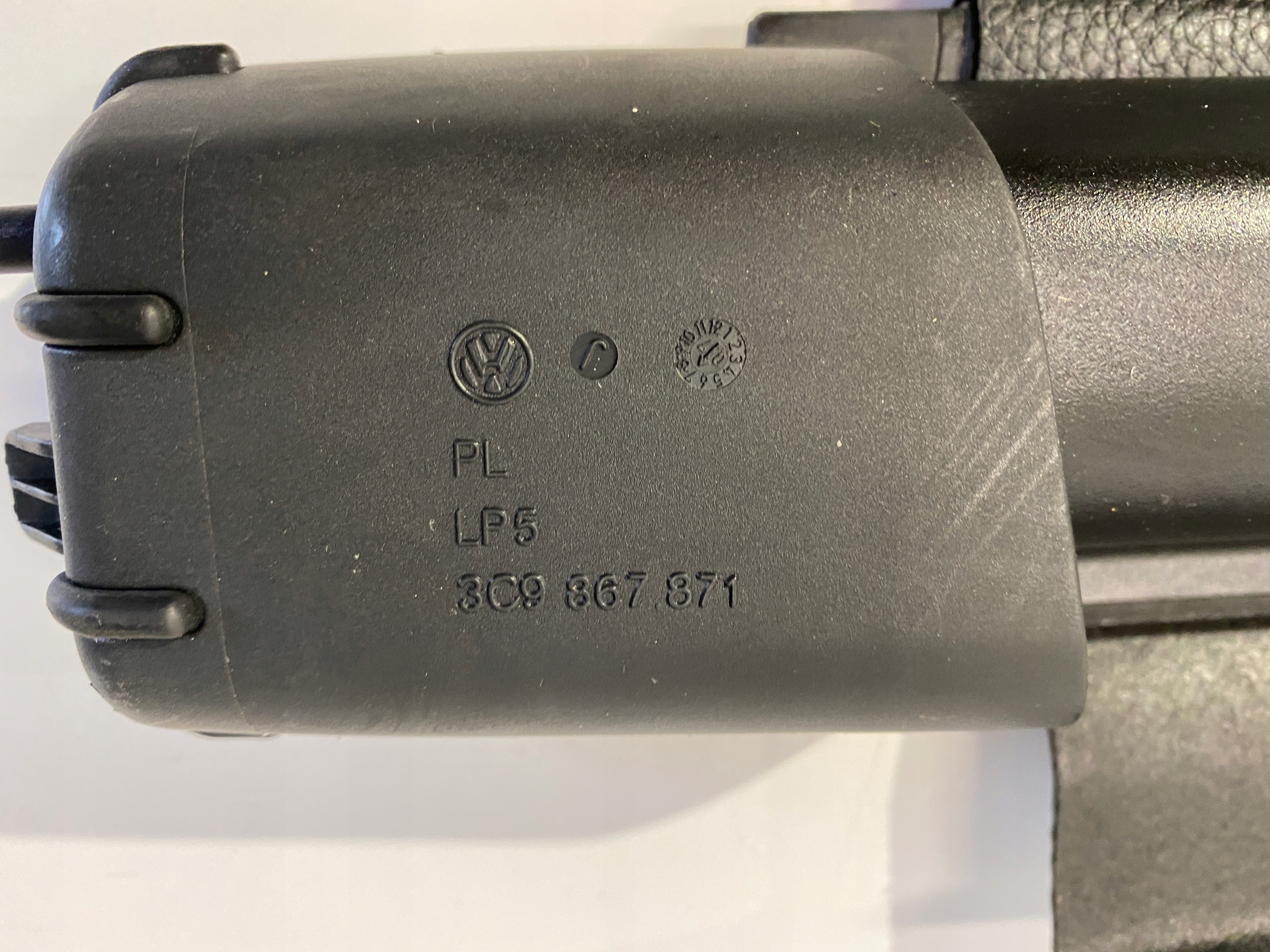 ROLETA BAGAŻNIKA VW PASSAT B6 3C9867871 Numer katalogowy oryginału 3C9867871