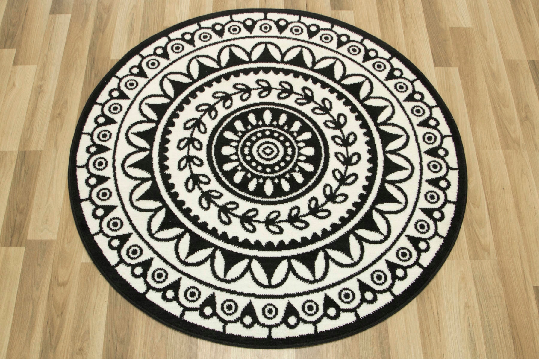 śr. 120 cm CZARNY DYWAN LUNA OKRĄGŁY ORNAMENT ROŚLINNY W STYLU BOHO Długość (cm) 120