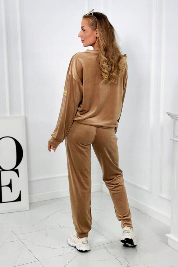 Komplet welurowy z wiązaniem camel Wzór dominujący bez wzoru