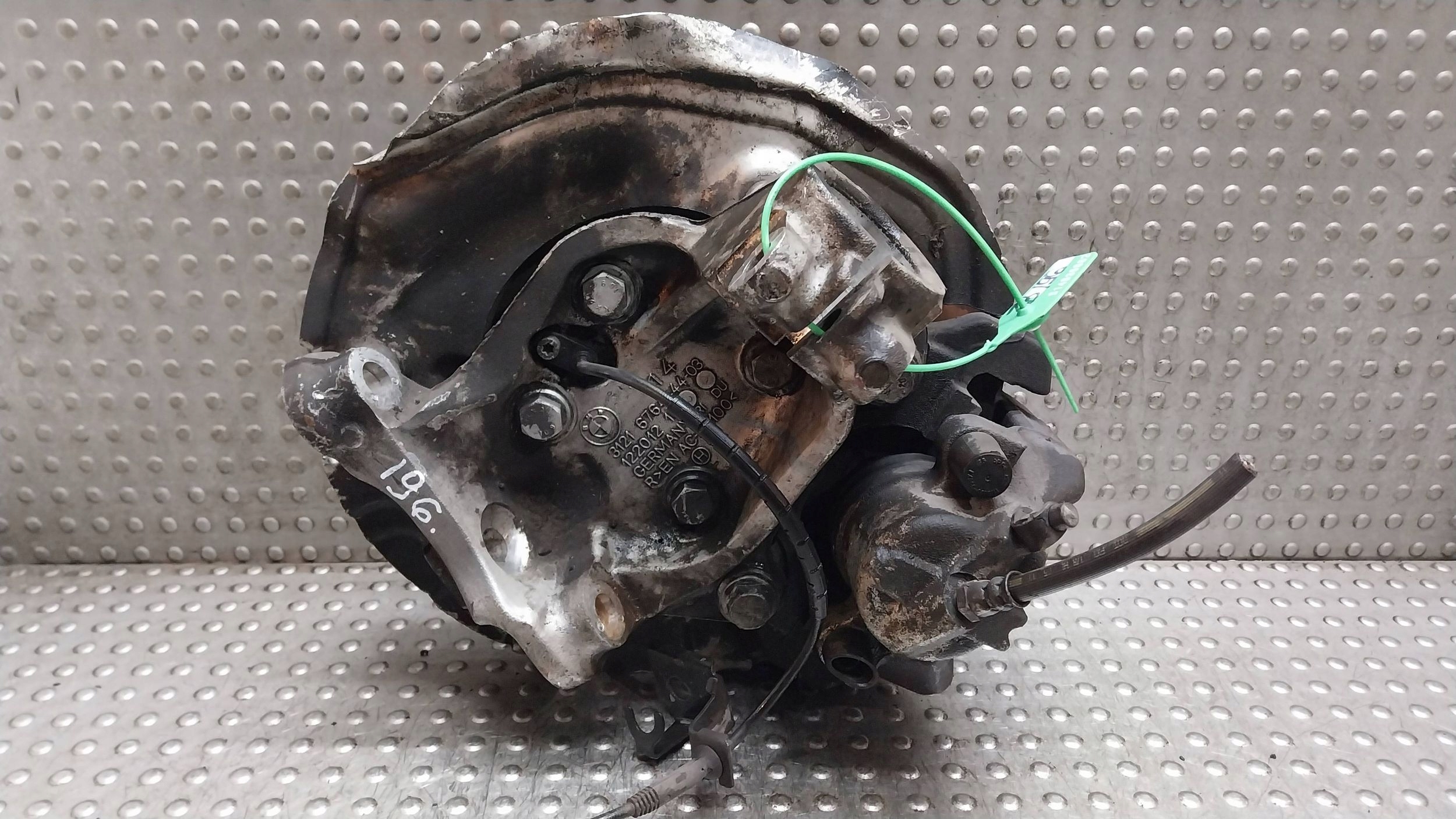 otoč čapu strmeň pravý predok 6764444 BMW E90 E91 E92 E93 E81 E82 E87
