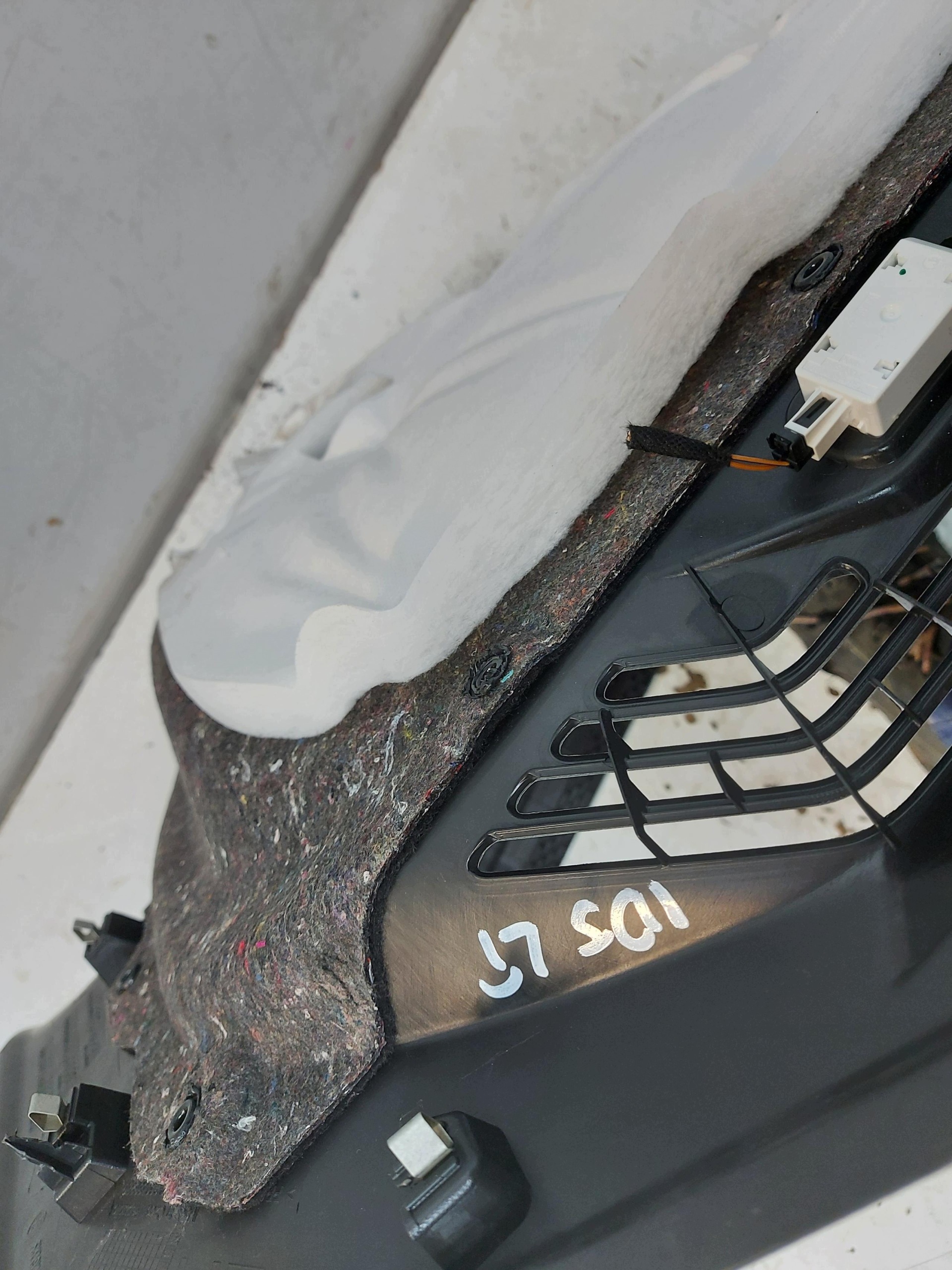 VW ID5 GTX 11E boot upholstery left rear part