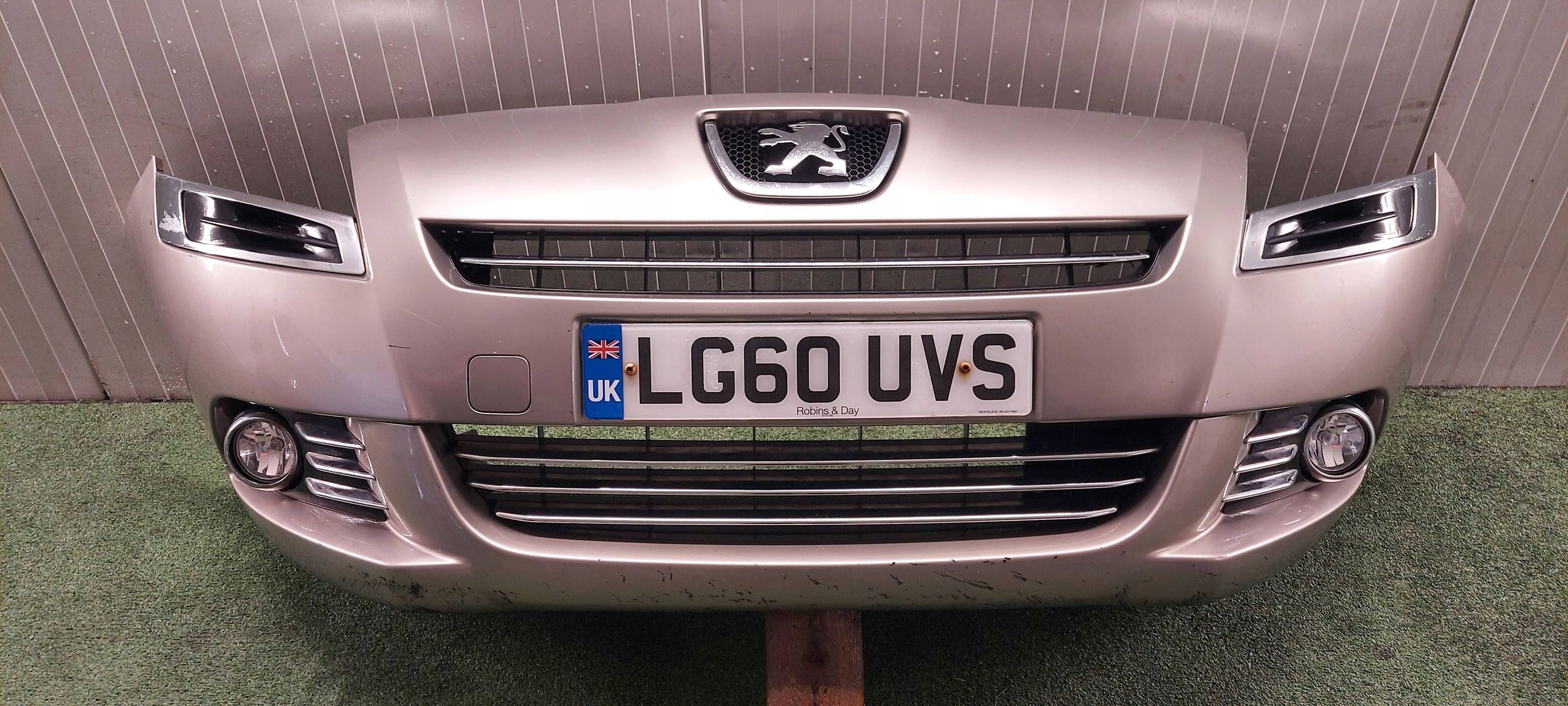 bumper front PEUGEOT 5008 09-15 LAK: EVGC
