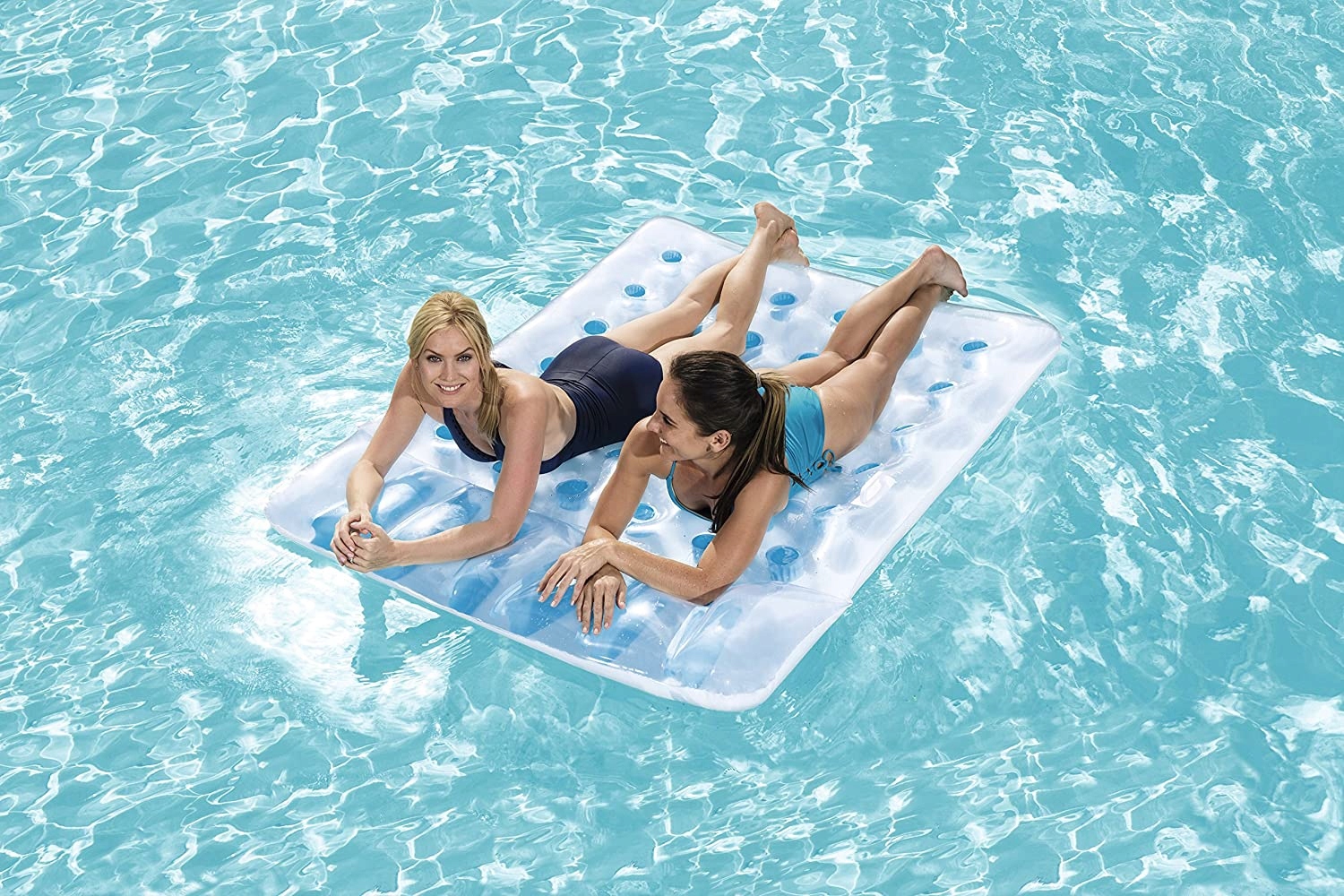 MATERAC DMUCHANY DUŻY PLAŻOWY DWUOSOBOWY Z PODUSZKĄ NA BASEN BESTWAY 43055 Cechy dodatkowe nie zawiera ftalanów uchwyty do trzymania zagłówek