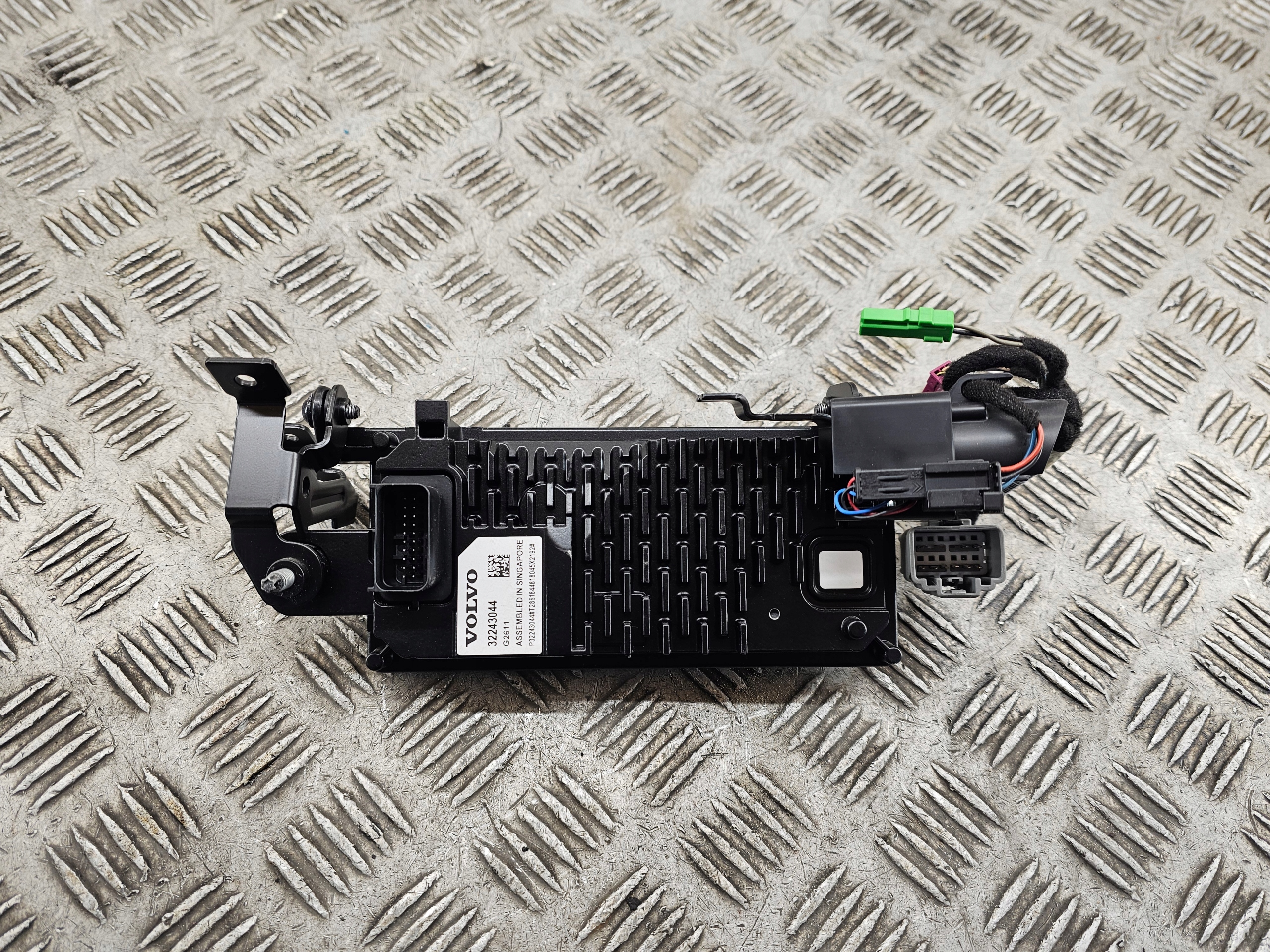 VOLVO V90 RADAR KAMERA front 32243044