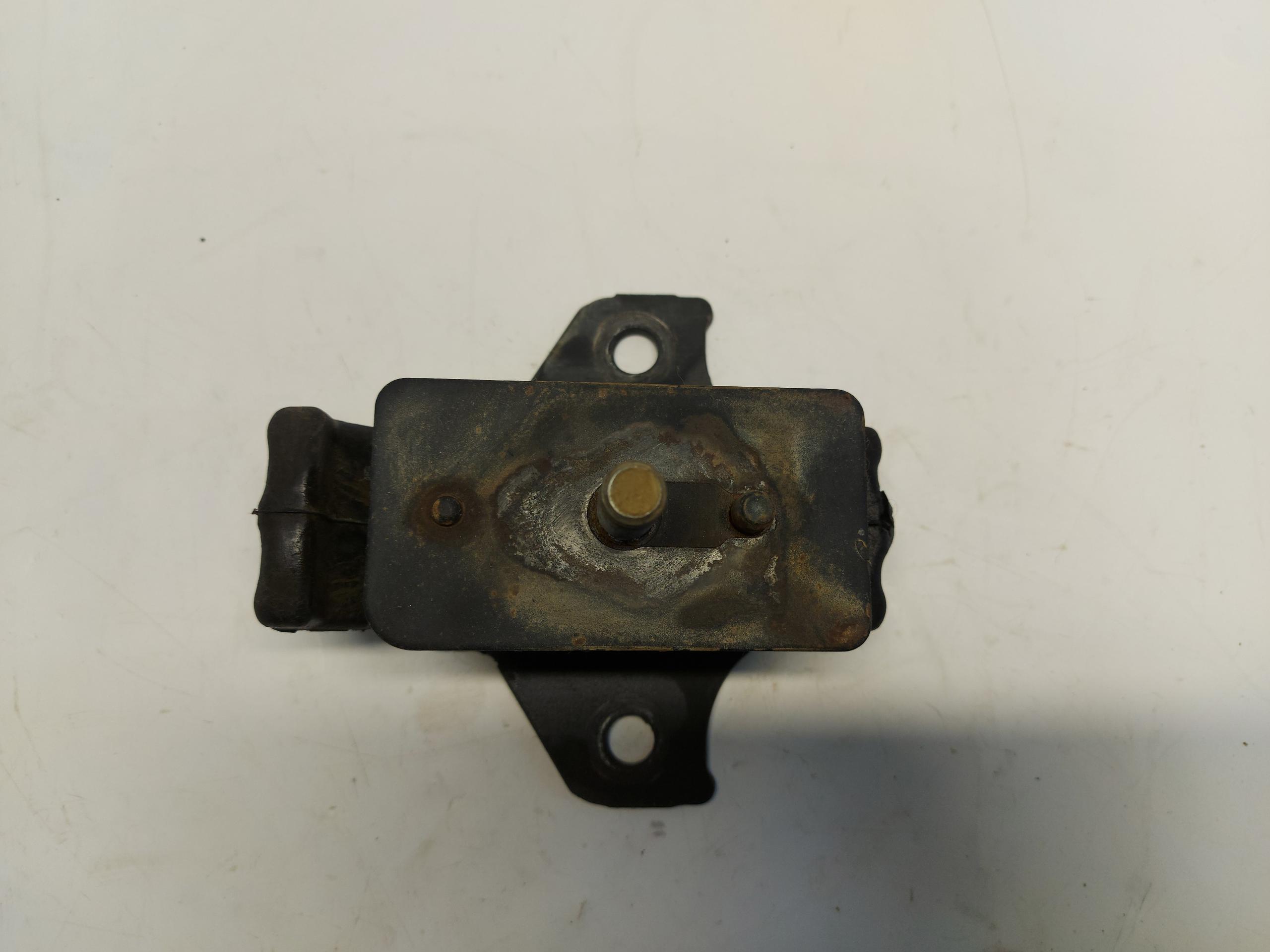 Toyota Hilux VIII 8 engine mount left front 12361-0L020