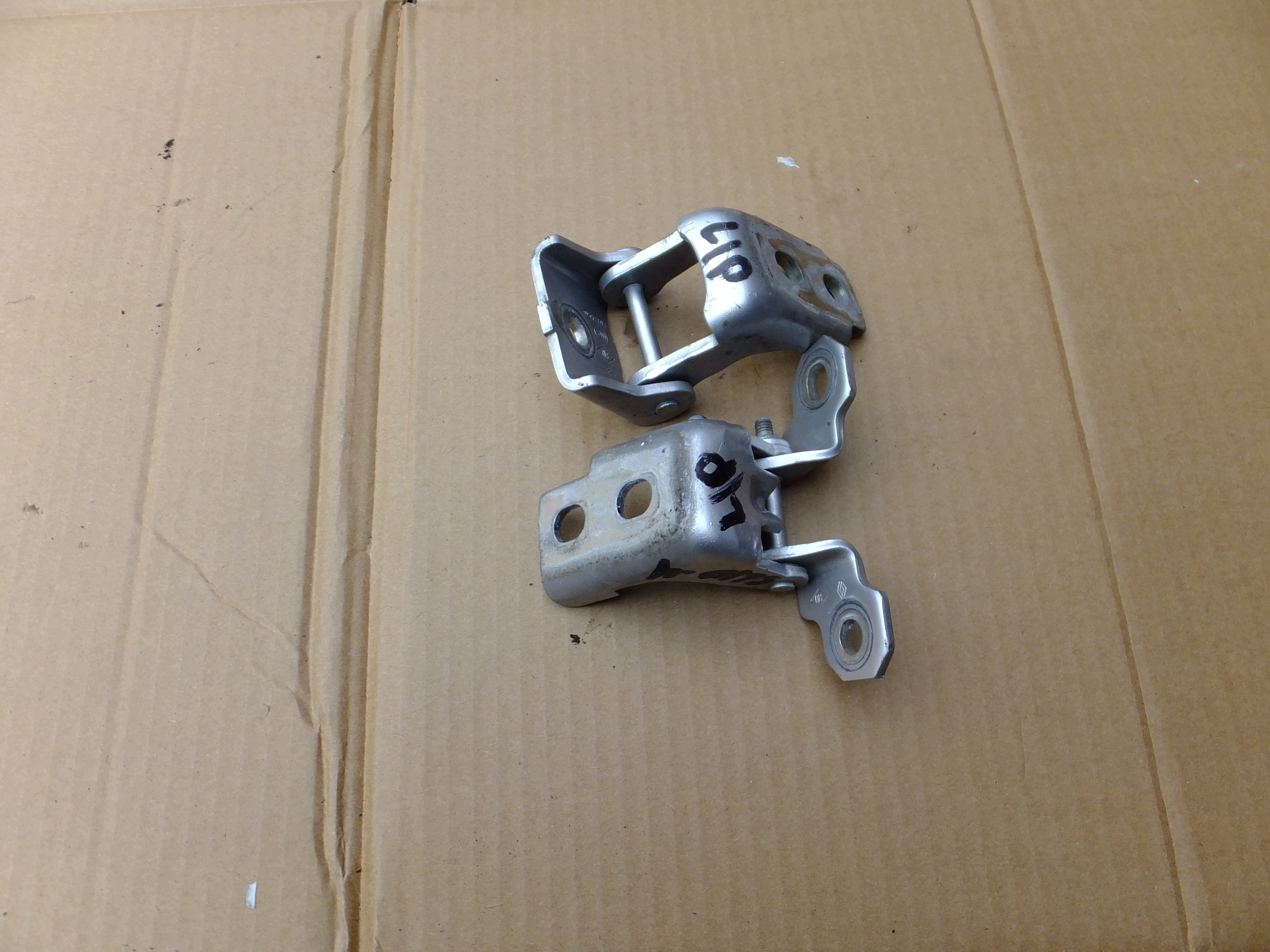 hinge door left front renault clio IV 2017r