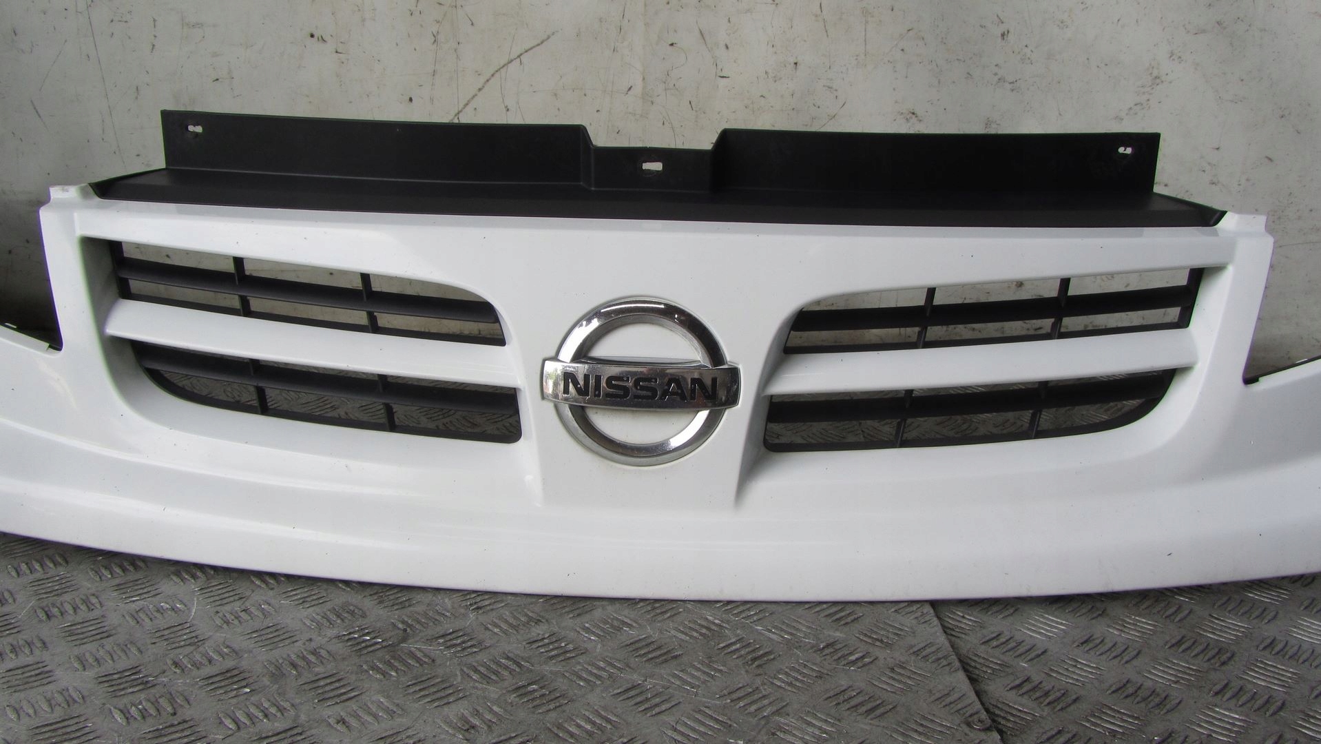 nissan PRIMASTAR решетка радиатора 06-