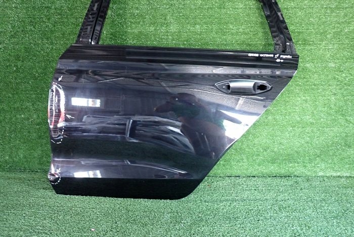 SKODA OCTAVIA IV KOMBI door left rear. rear part