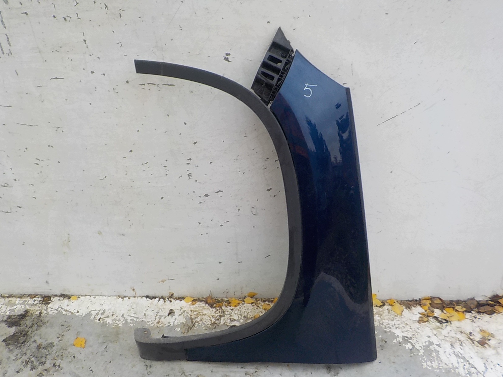 5 VOLKSWAGEN TIGUAN and 5N fender left front front