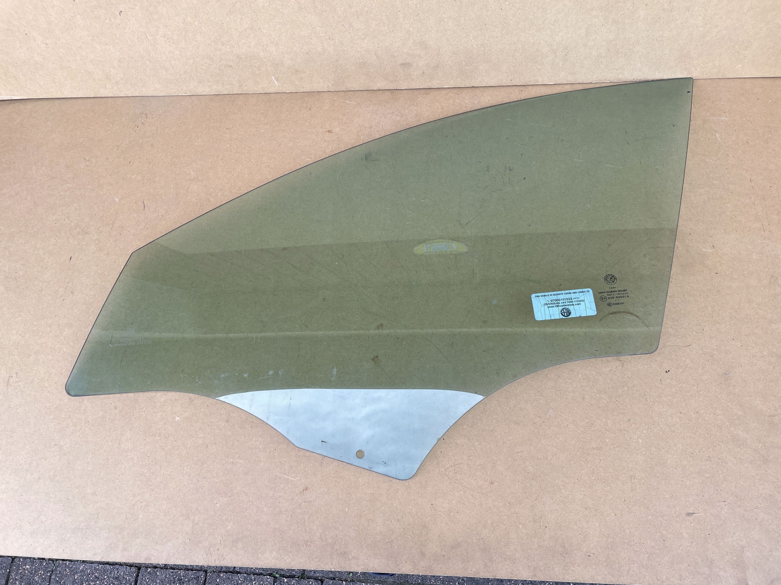 SZYBA DRZWI LEWY PRZÓD ALFA GIULIETTA 2011