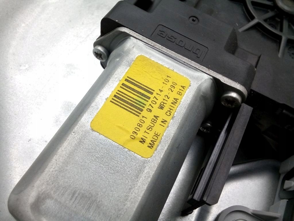 Volvo V70 III 3 window regulator right front front EU