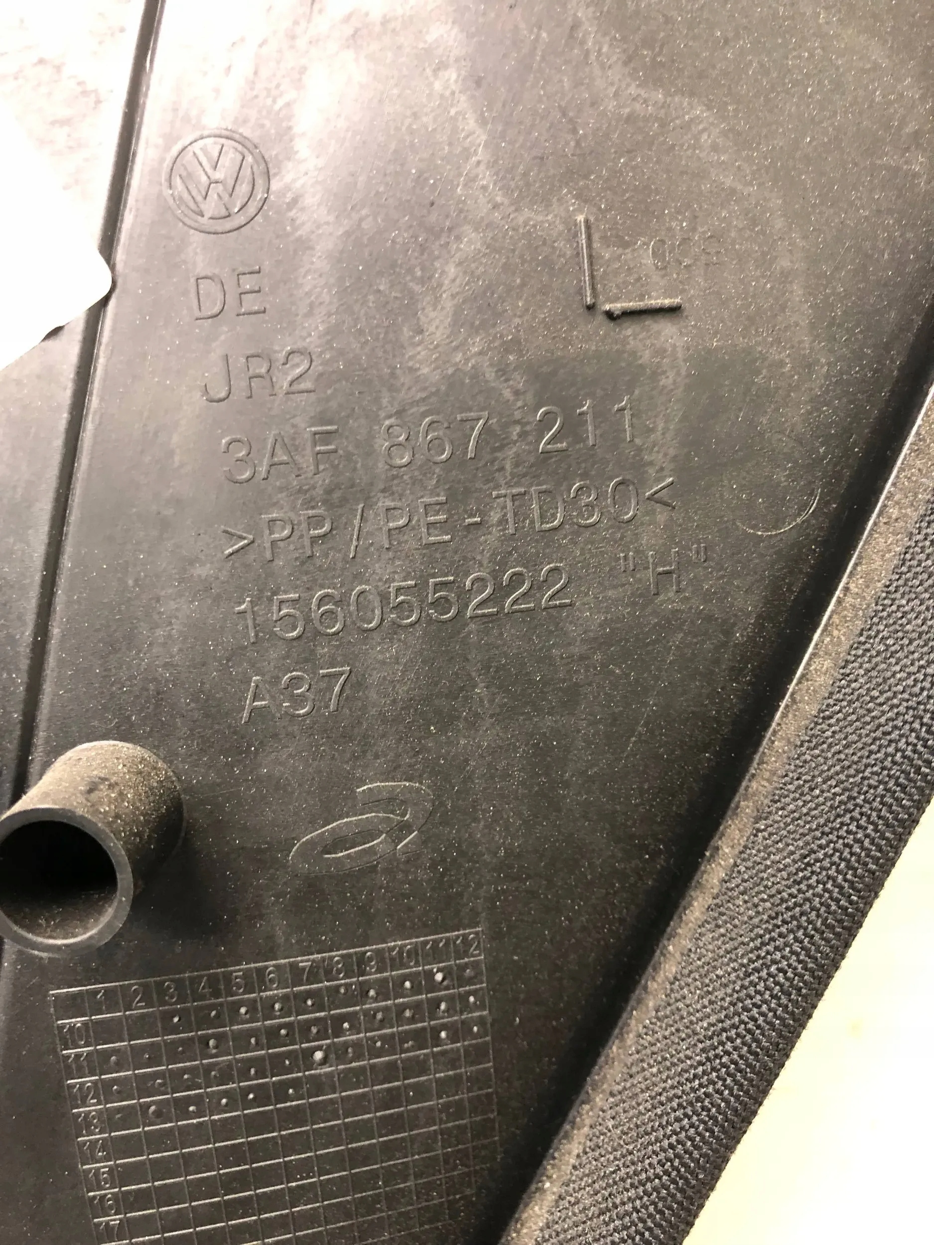 дверные карты левый зад vw PASSAT B7 универсал 3AF867211