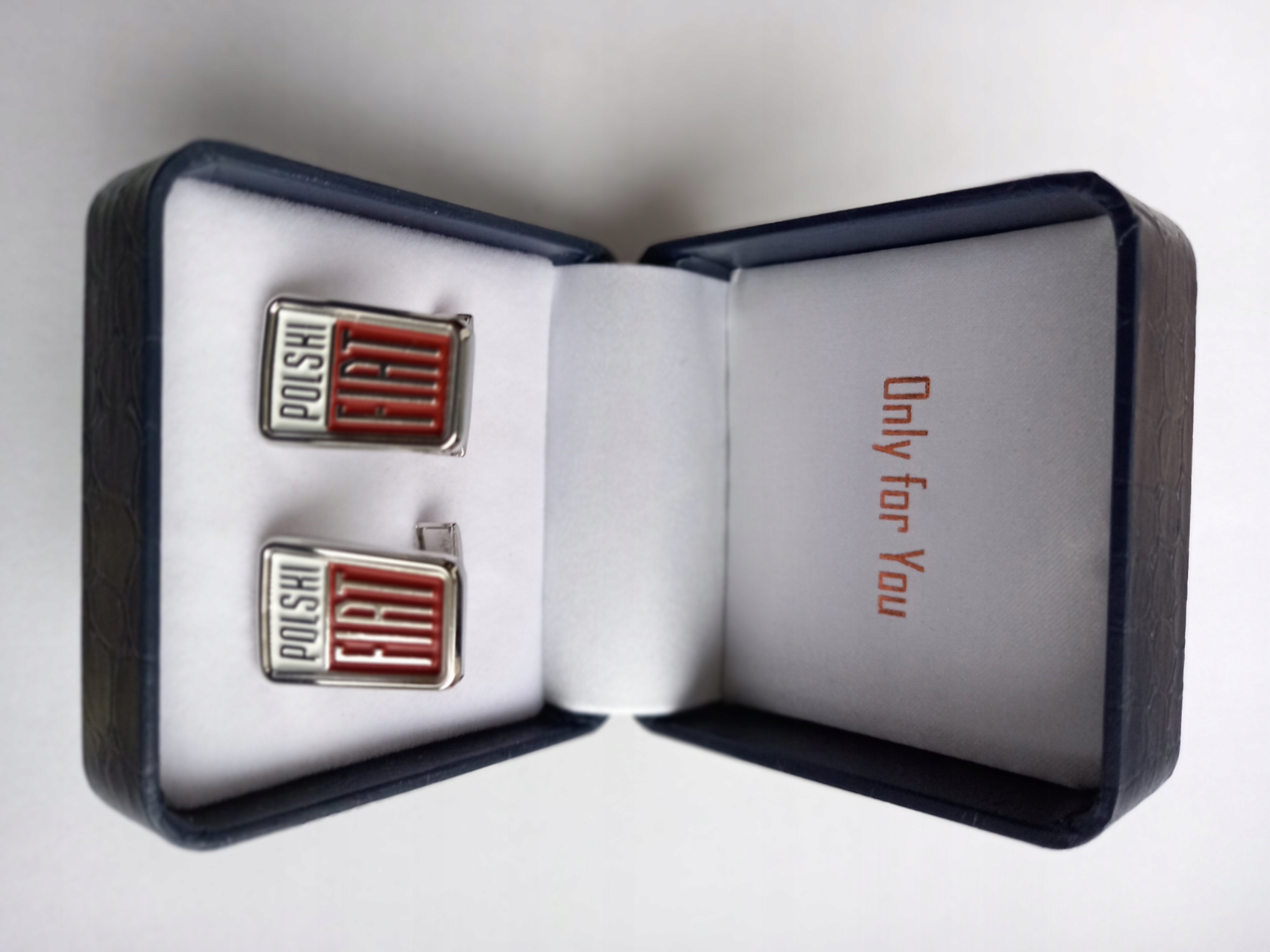 Sada sponek Exciting emblém Polský Fiat V Pouzdru