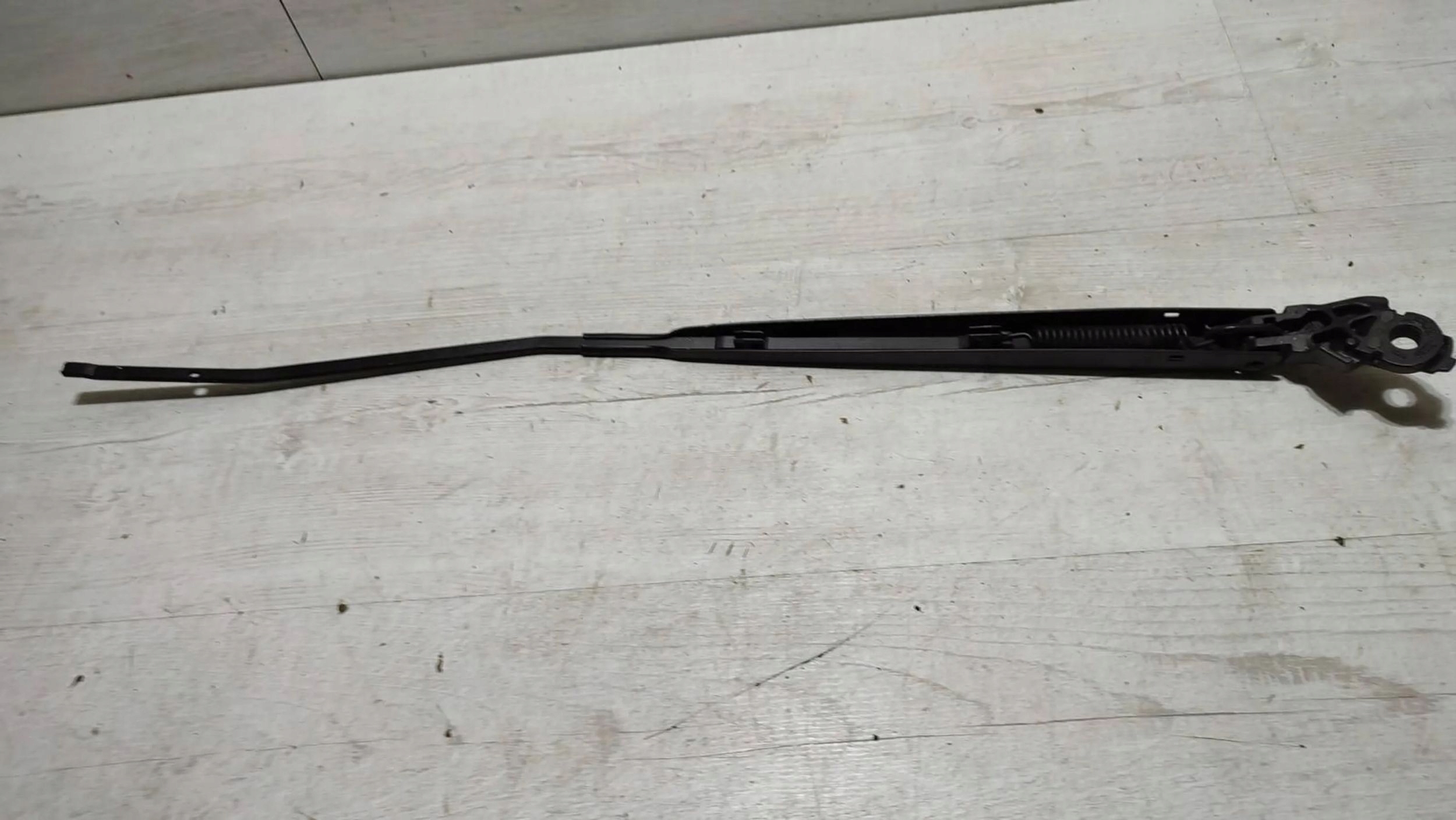 Citroen C4 Cactus 2018 right side wiper arm windows przedniej