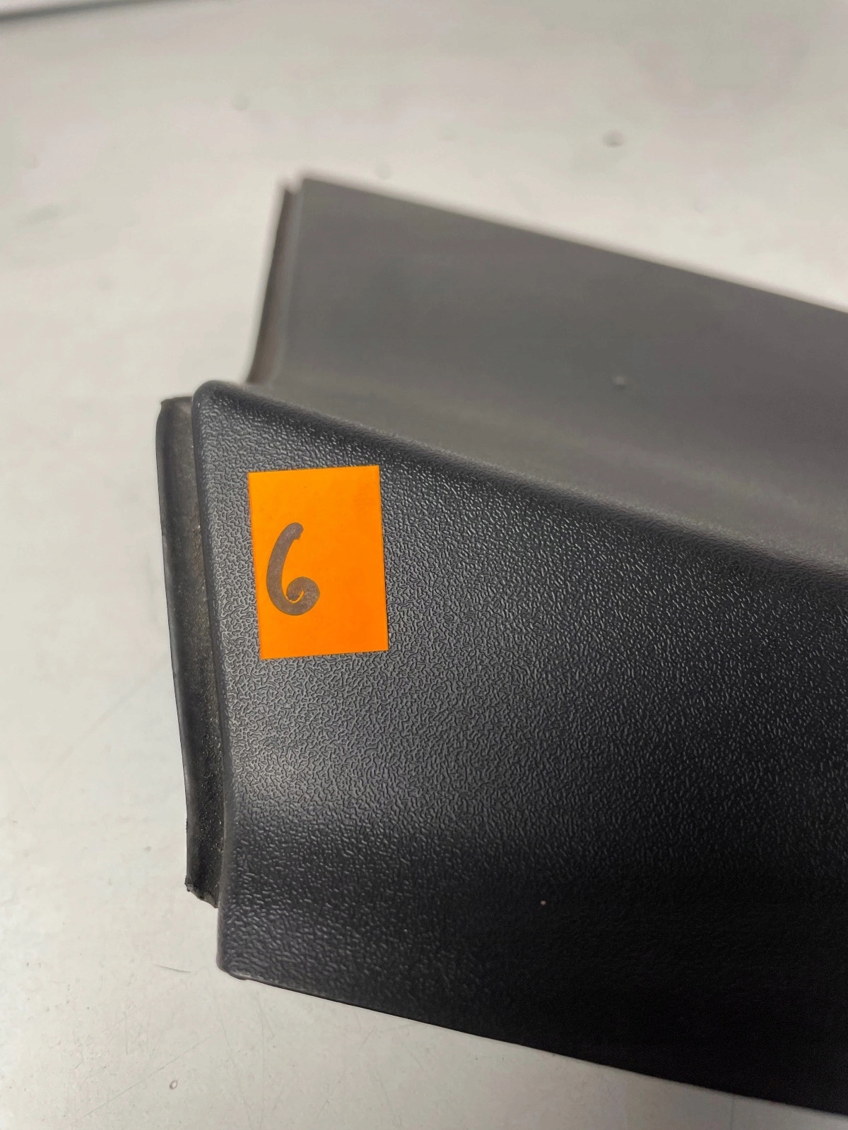 Couvre trojkat de couverture Aile Droite Avant Ford KA MK2