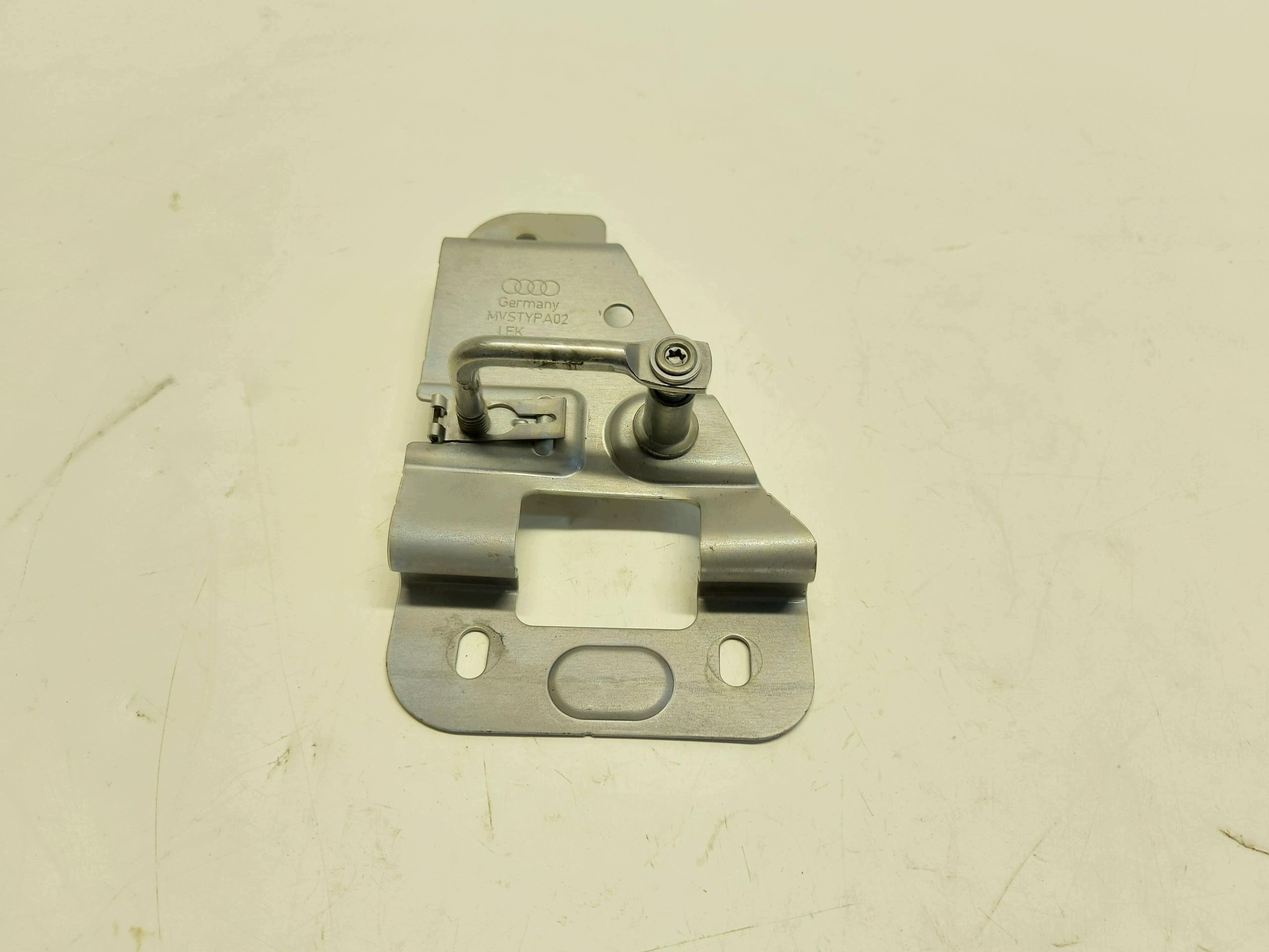 AUDI A5 8B3 AVANT Rygiel bonnets right 8MA823186A
