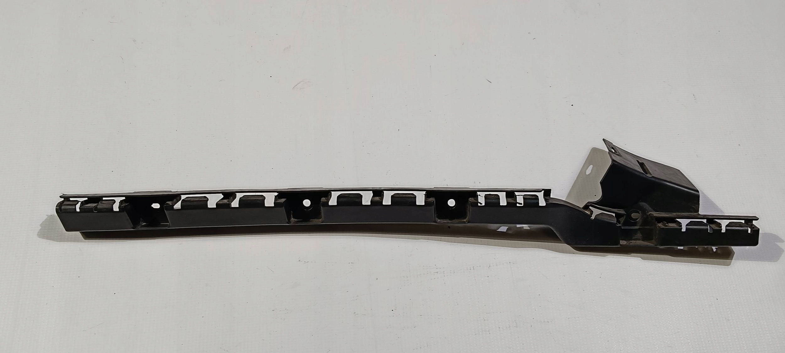 Support Support plaque Moulage Couvertures progowej prawej Maserati Granturismo 2008