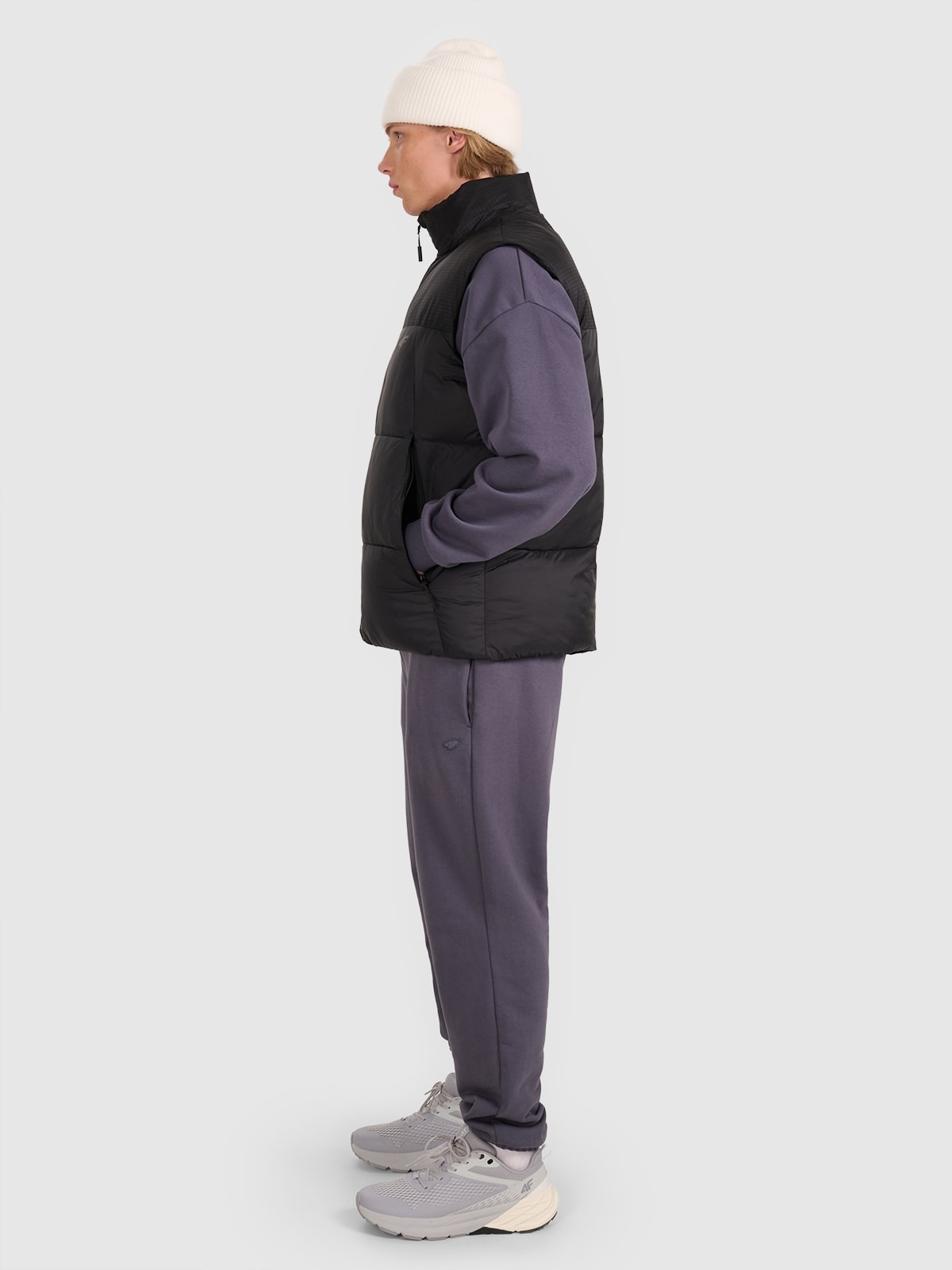 4F bunda bez rukávů pánská vesta se syntetickou výplní M229 černá