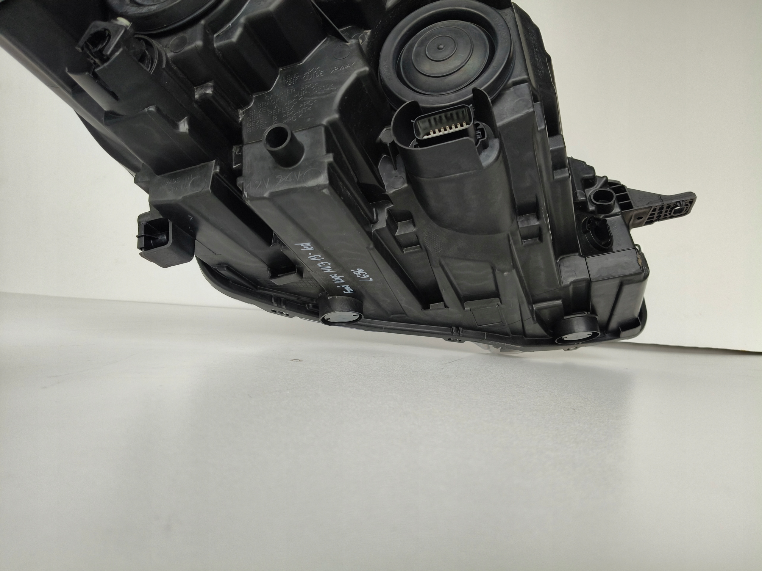 light left REFLEKTOR FORD KUGA MK3 19- LED