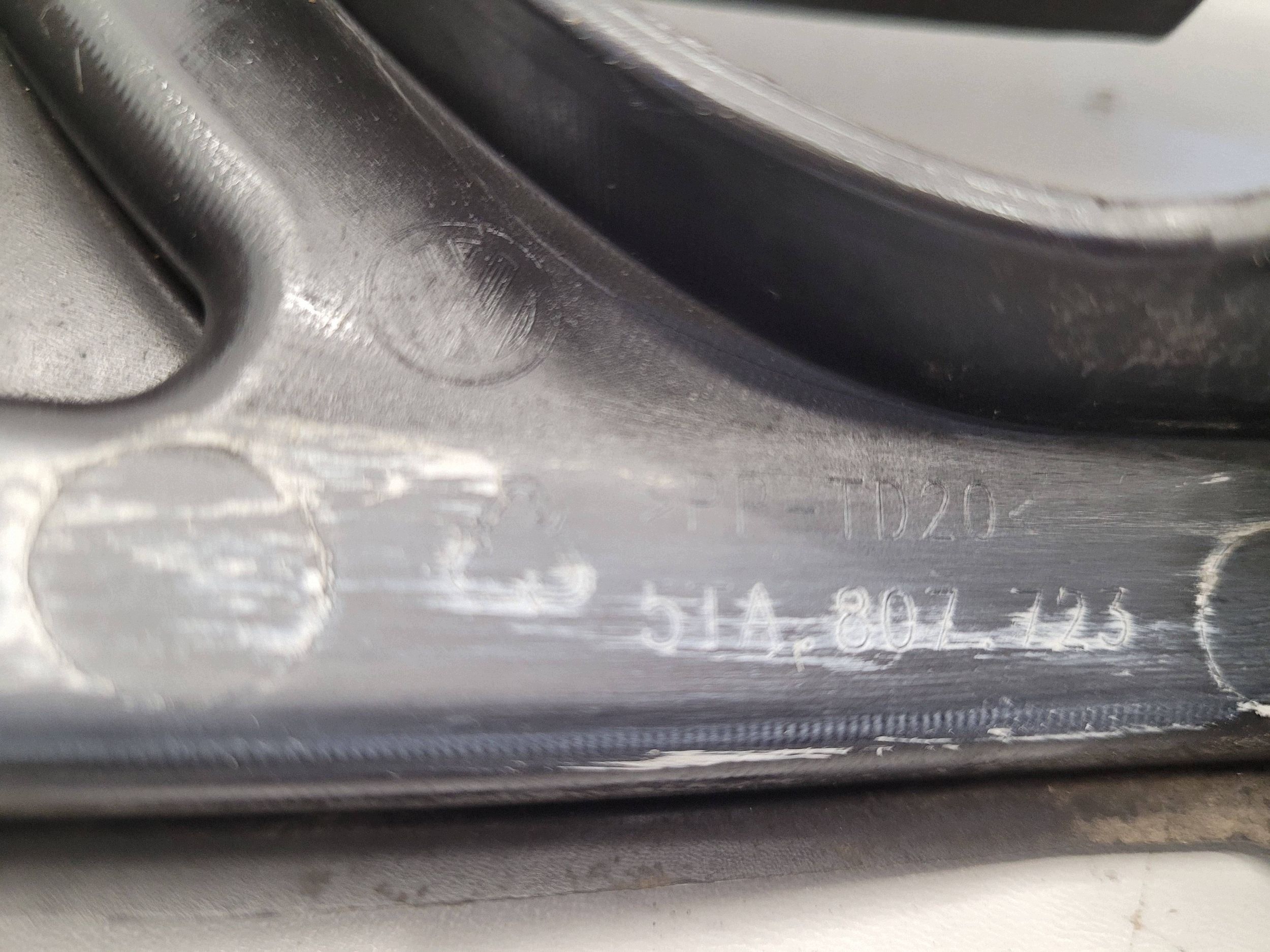 VW TOURAN 5TA III 15R- support holder bumper left front 5TA807723