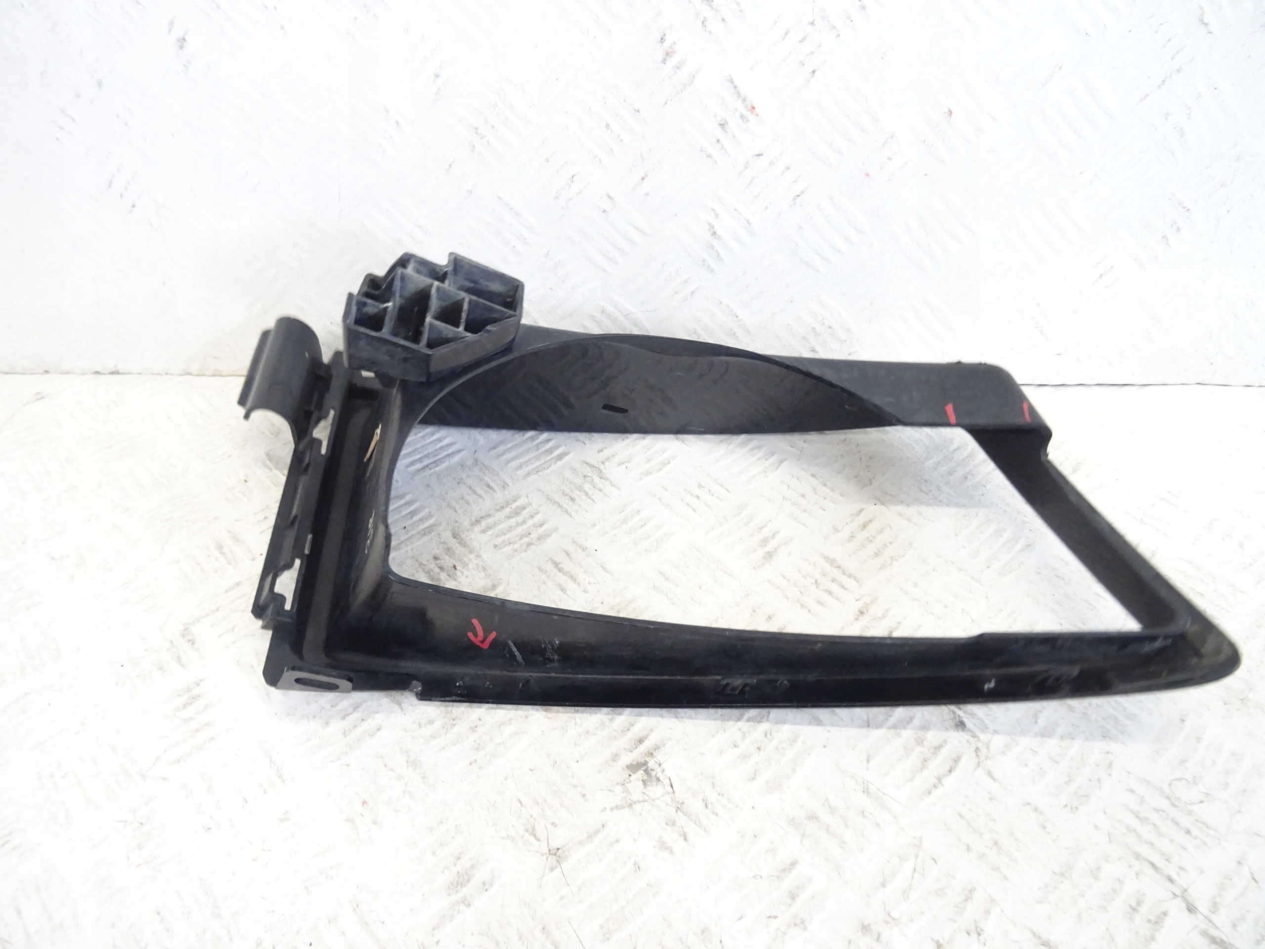moulding below LAMPE front front LAND ROVER DEFENDER L663 L8B2-13C025-A