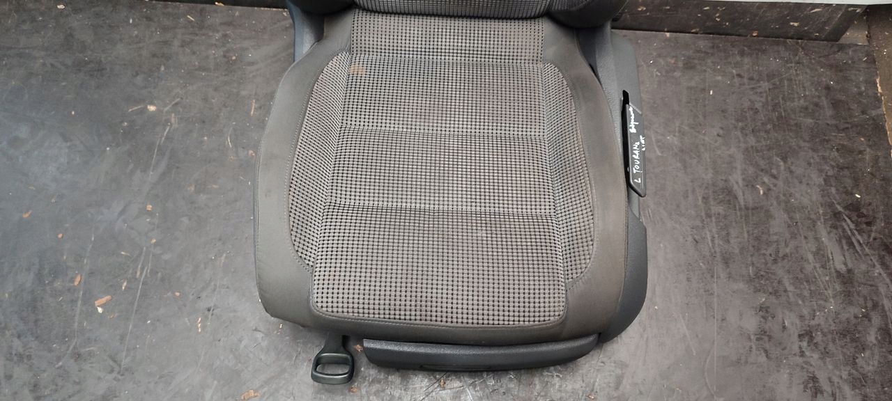 seat front left driver´s VW Touran 2,0 TDI DSG