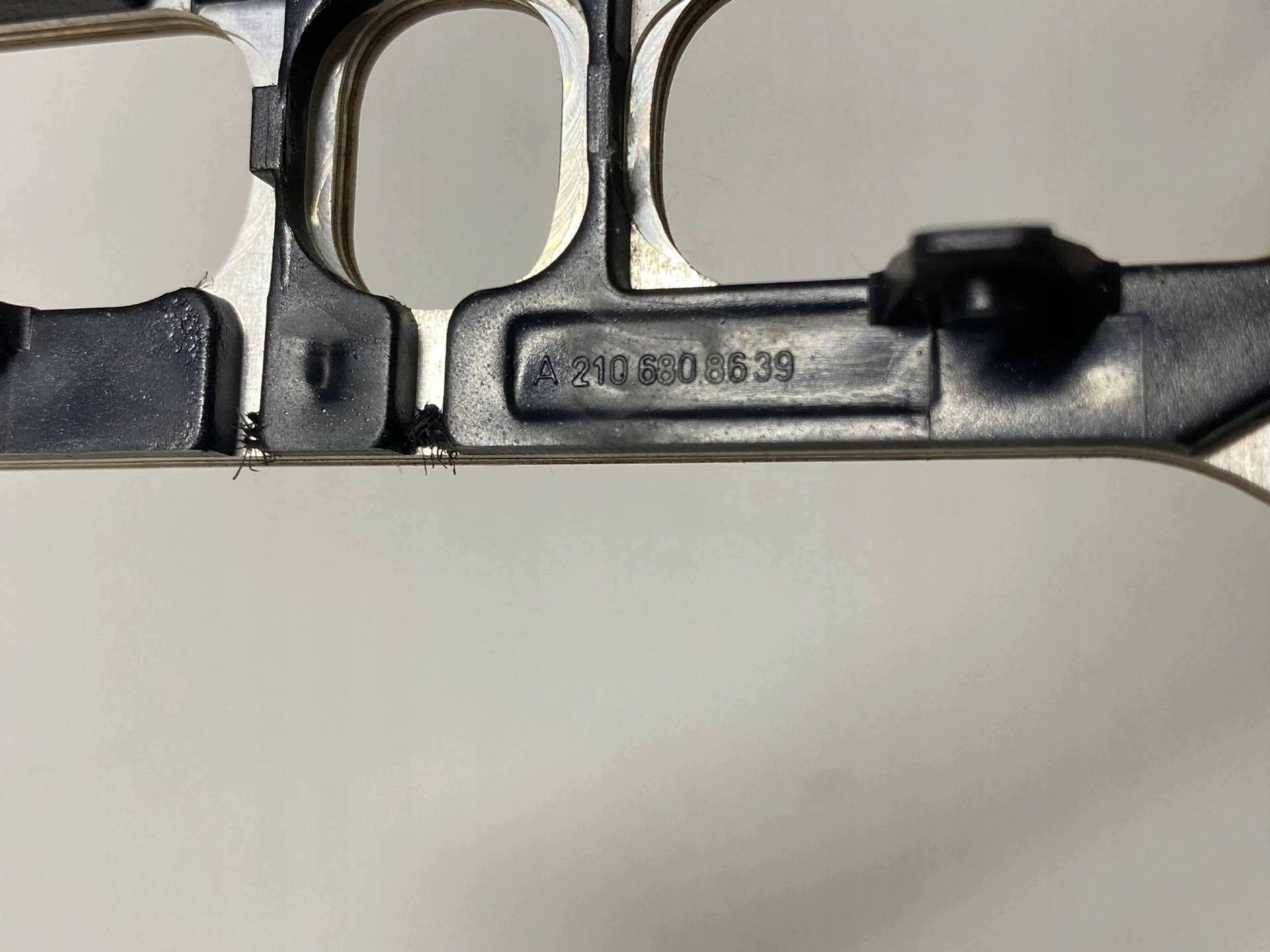 frame drazka changes of the gear Mercedes-Benz E W210 facelift S210 2002
